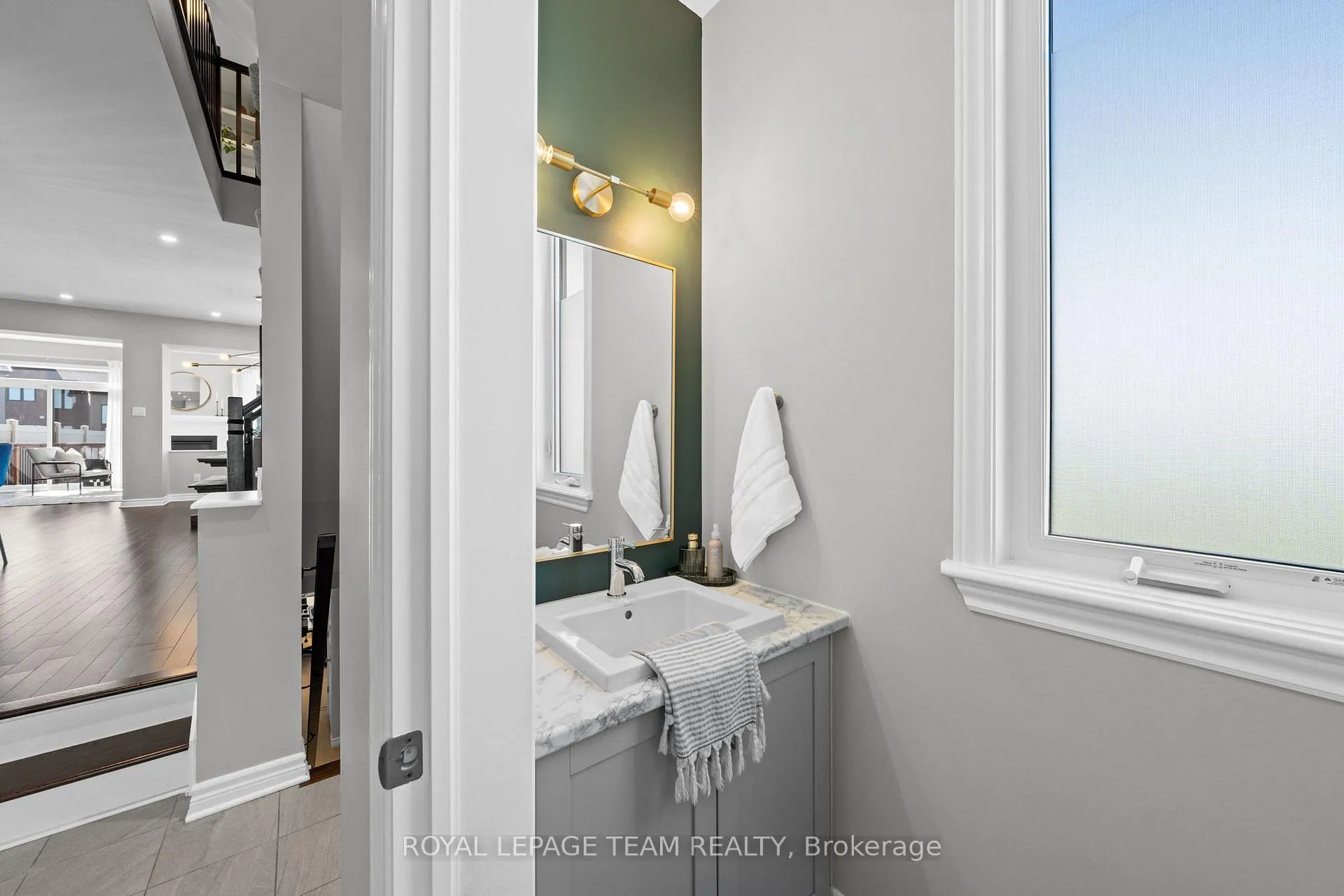 Photo 6 of 49 Plank Street, Ottawa, Kanata - Emerald Meadows/Trailwest — HOMEH