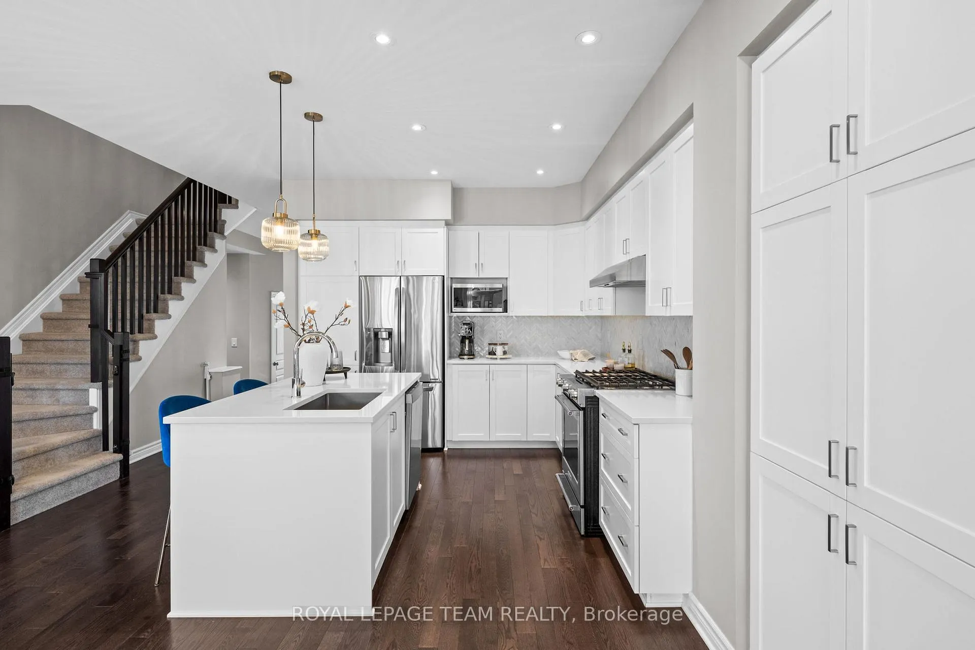 Photo 10 of 49 Plank Street, Ottawa, Kanata - Emerald Meadows/Trailwest — HOMEH
