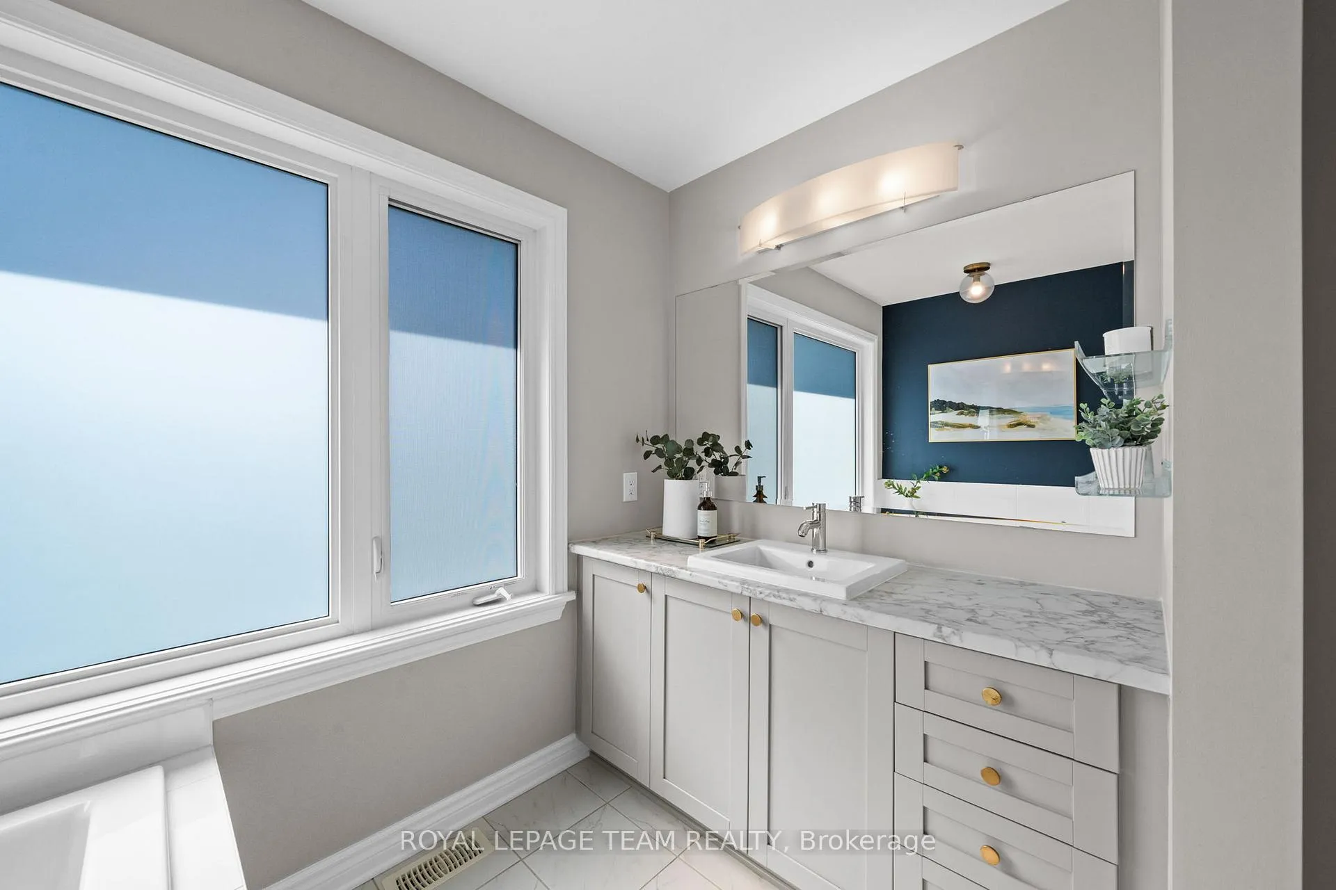 Photo 29 of 49 Plank Street, Ottawa, Kanata - Emerald Meadows/Trailwest — HOMEH