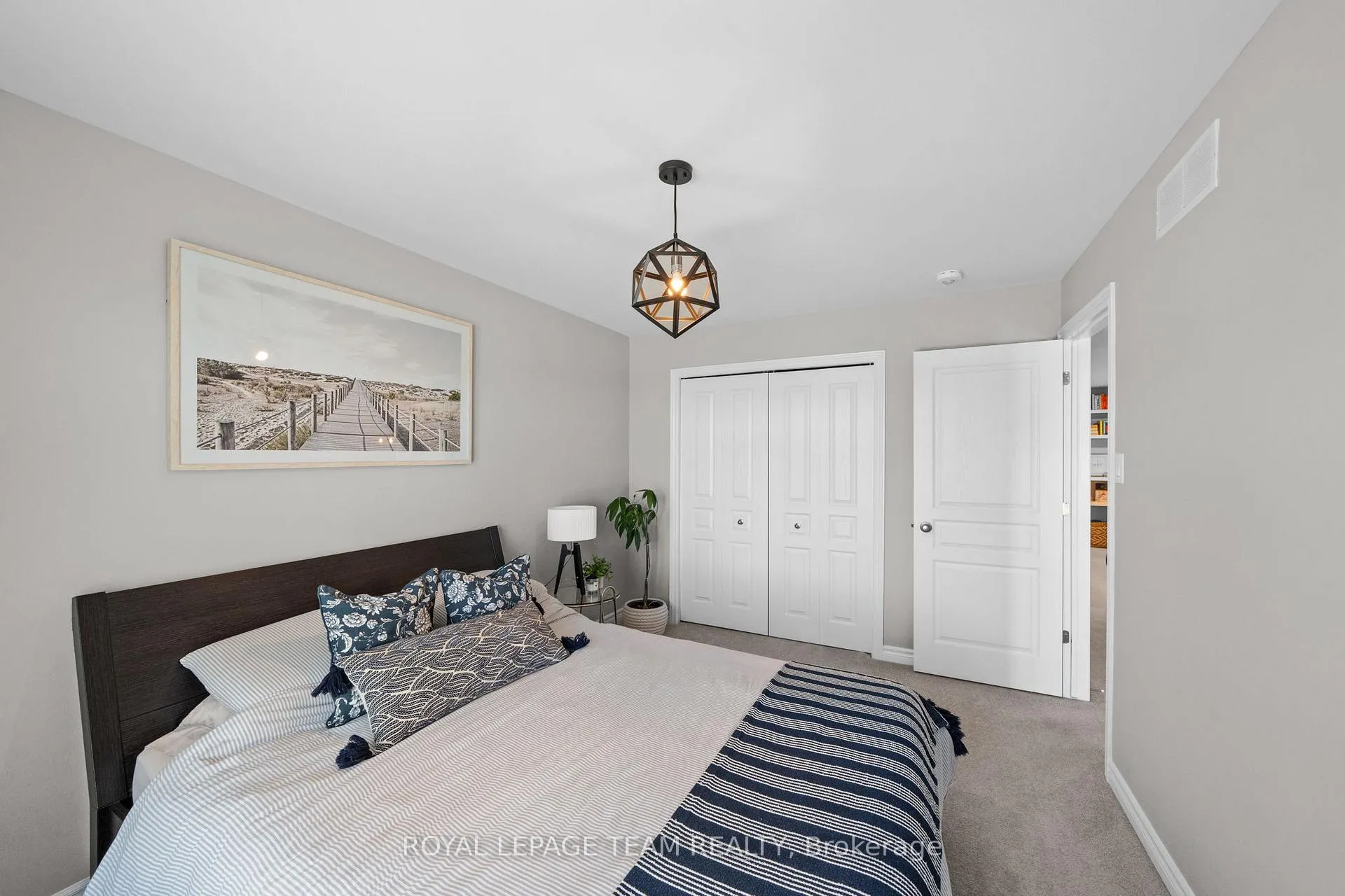 Photo 33 of 49 Plank Street, Ottawa, Kanata - Emerald Meadows/Trailwest — HOMEH