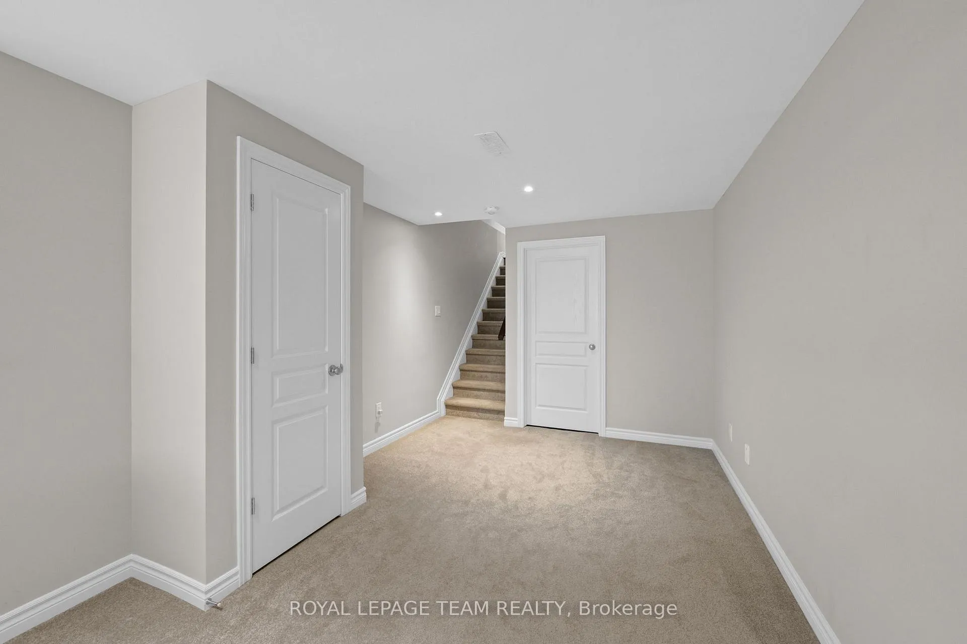 Photo 38 of 49 Plank Street, Ottawa, Kanata - Emerald Meadows/Trailwest — HOMEH