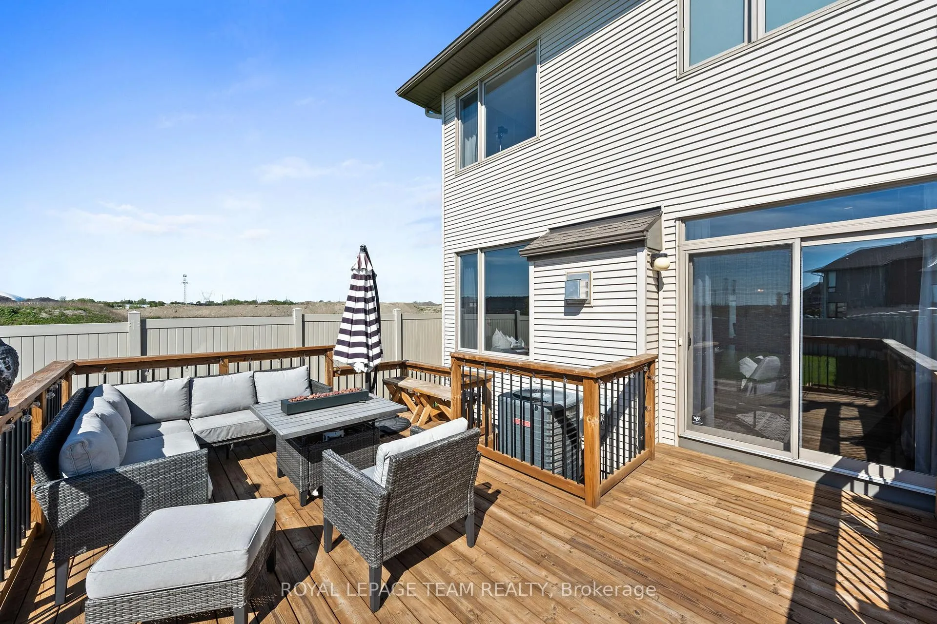 Photo 41 of 49 Plank Street, Ottawa, Kanata - Emerald Meadows/Trailwest — HOMEH