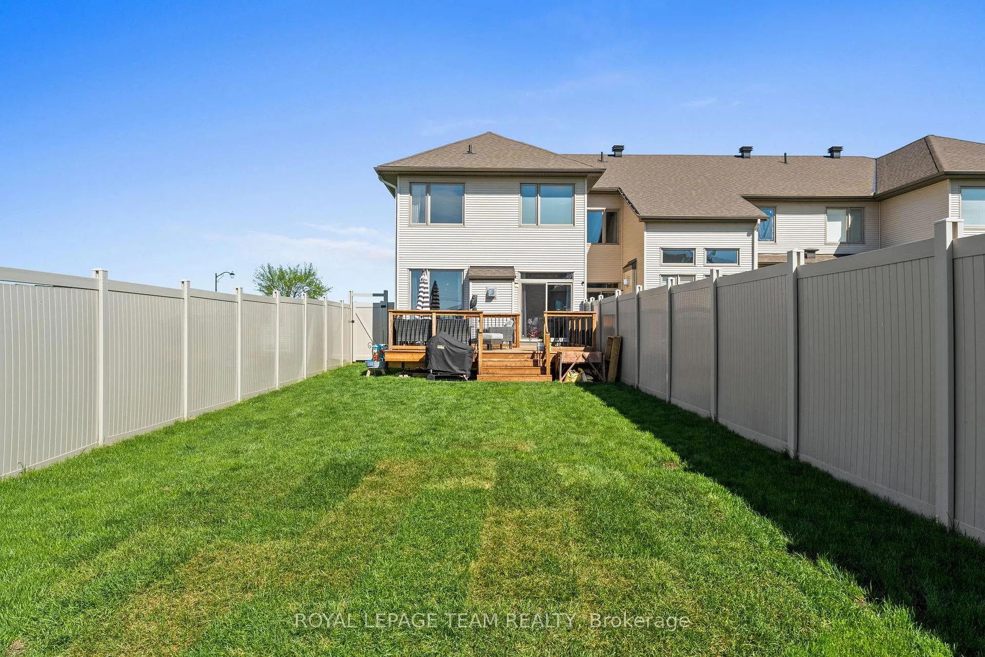 Photo 44 of 49 Plank Street, Ottawa, Kanata - Emerald Meadows/Trailwest — HOMEH