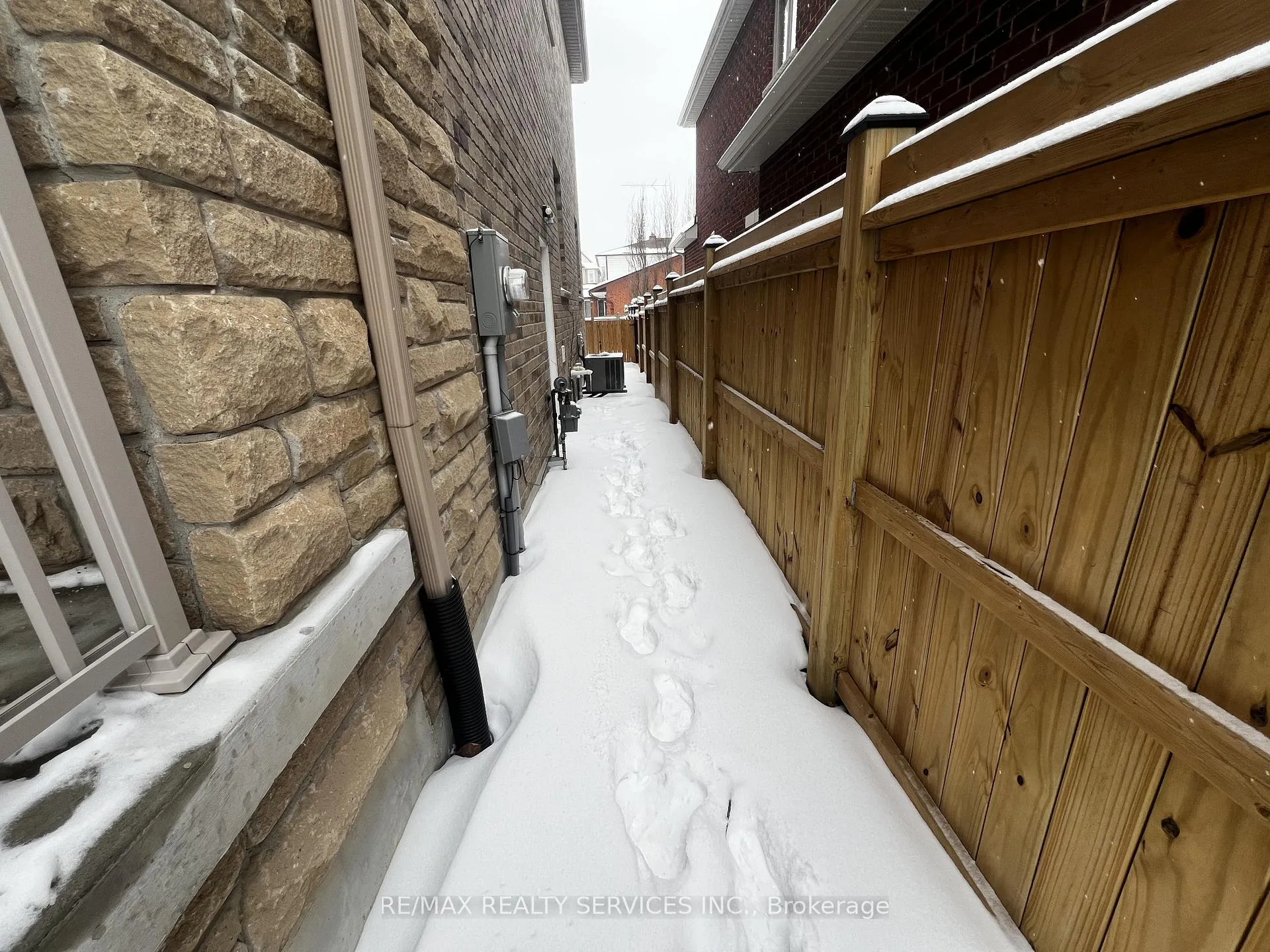 Photo 2 of Unit Basement, 7 Glengowan Street, Whitby, Taunton North — HOMEH