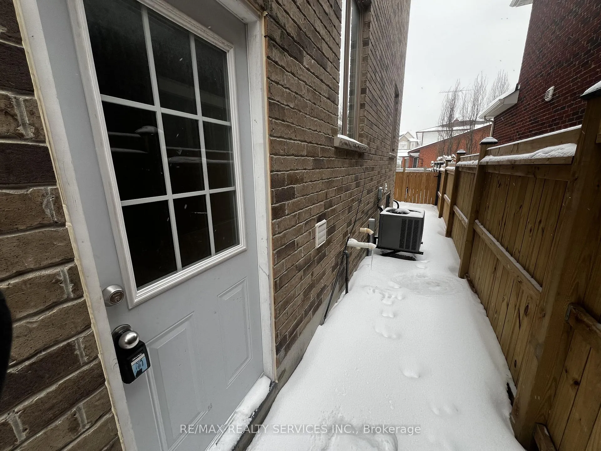 Photo 3 of Unit Basement, 7 Glengowan Street, Whitby, Taunton North — HOMEH