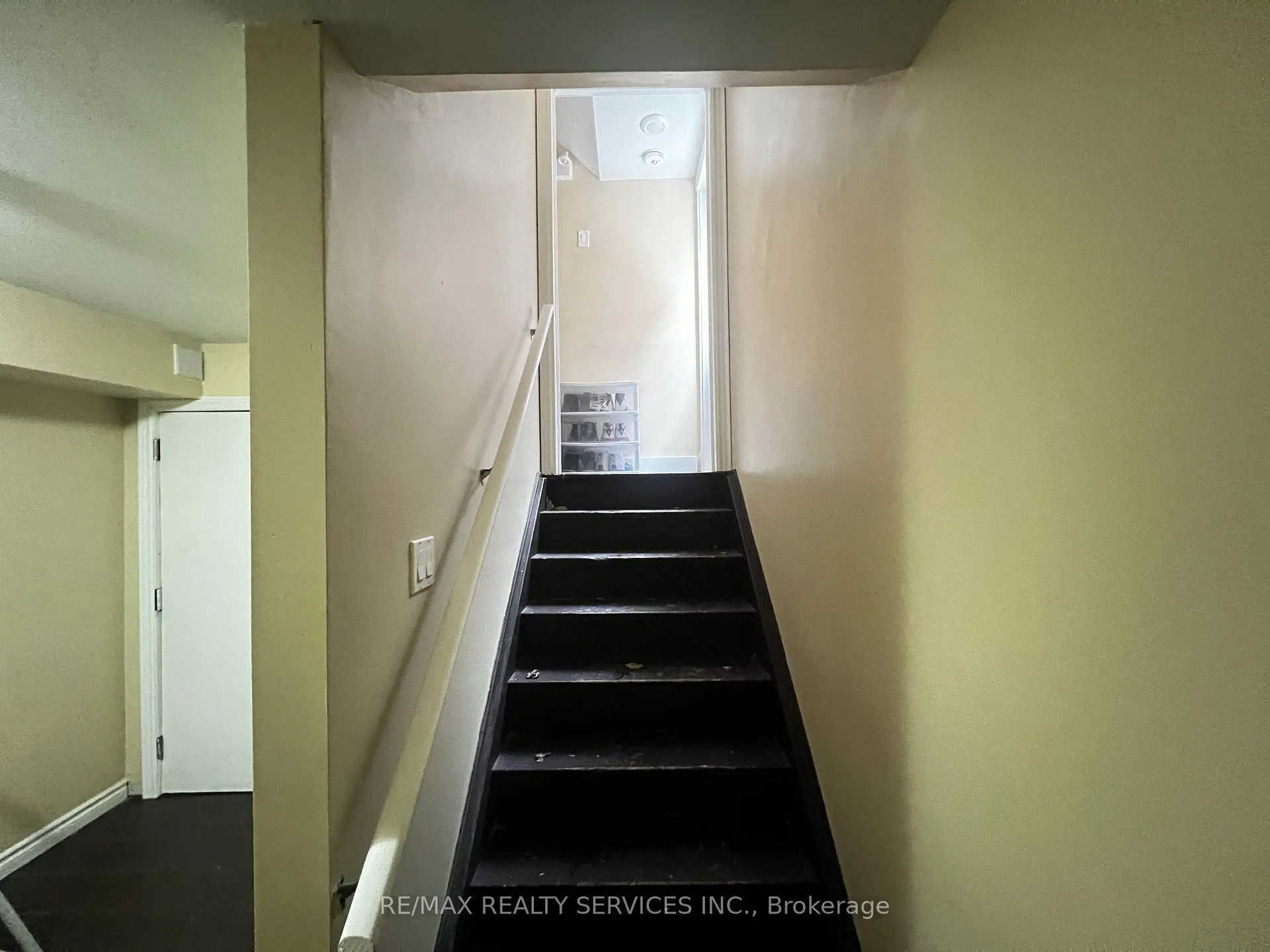 Photo 4 of Unit Basement, 7 Glengowan Street, Whitby, Taunton North — HOMEH