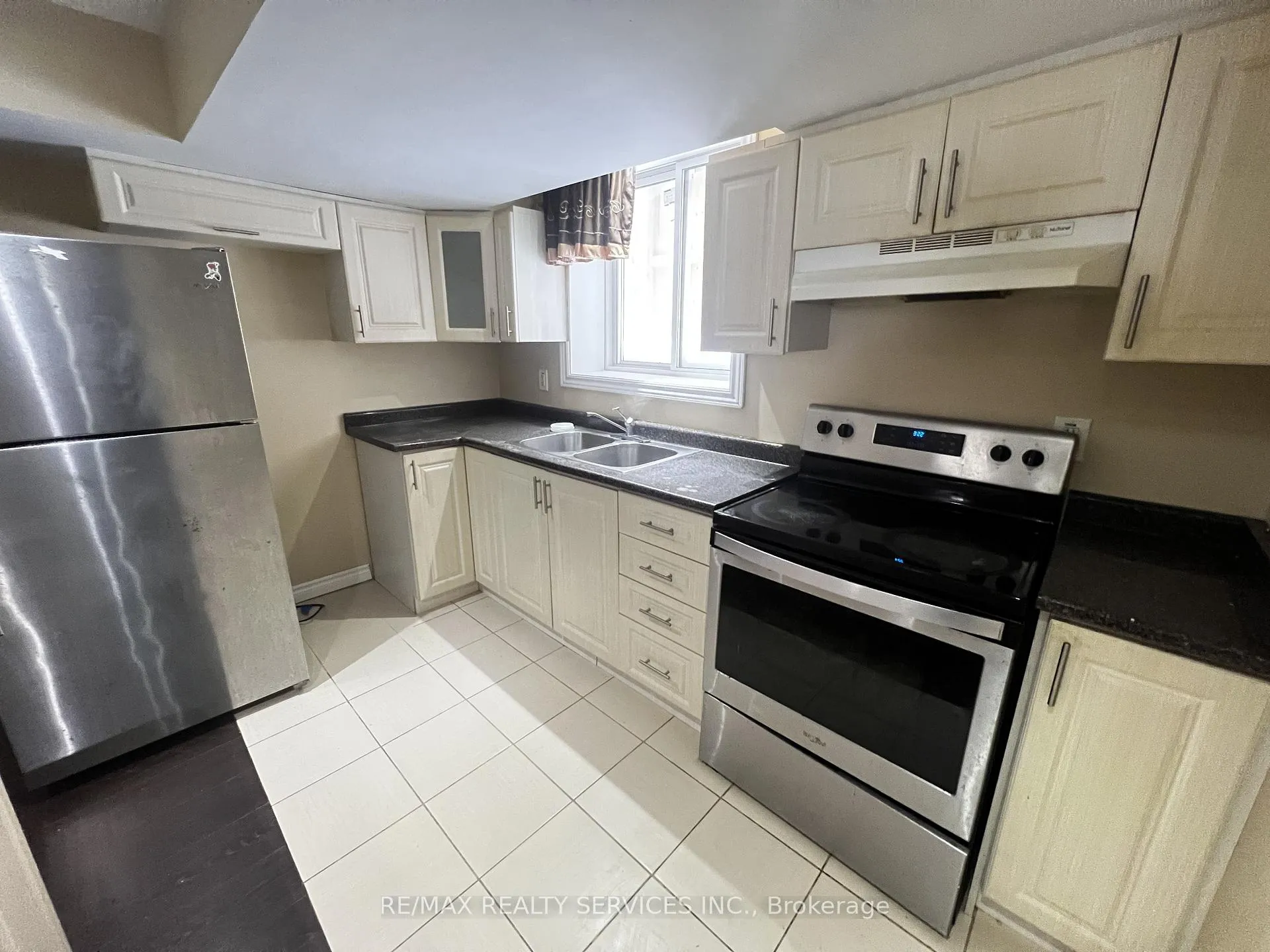 Photo 12 of Unit Basement, 7 Glengowan Street, Whitby, Taunton North — HOMEH