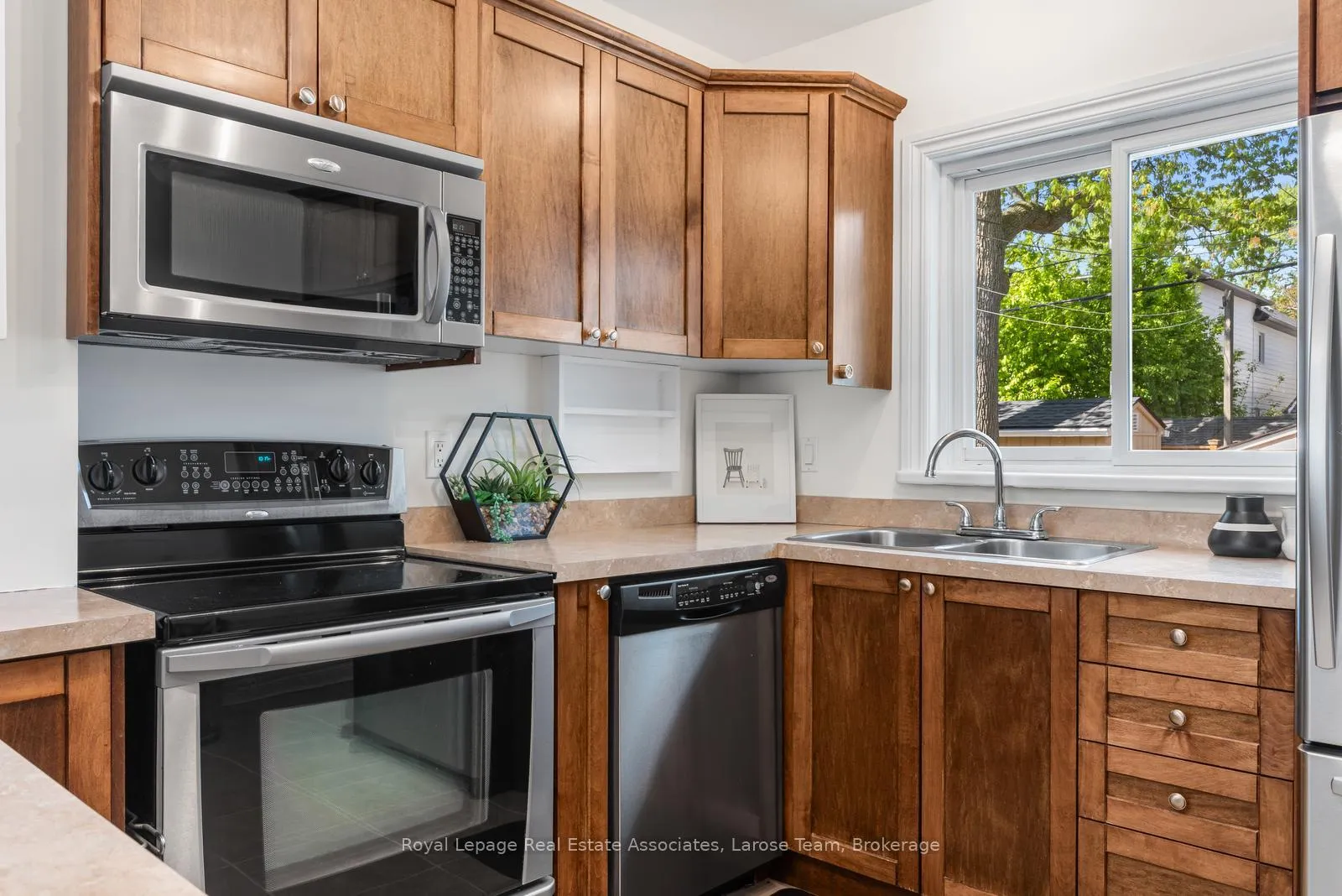 Photo 9 of 36 Firstbrooke Road, Toronto, East End-Danforth — HOMEH