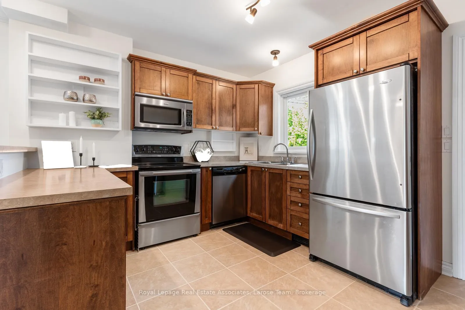 Photo 10 of 36 Firstbrooke Road, Toronto, East End-Danforth — HOMEH