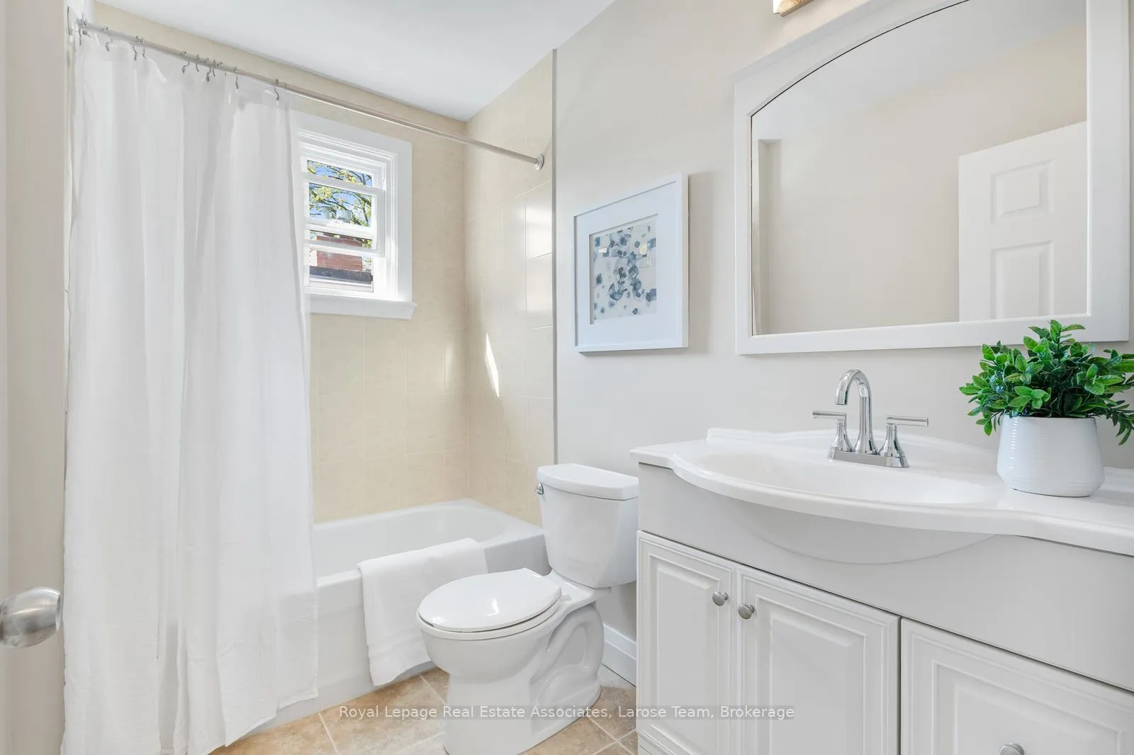 Photo 16 of 36 Firstbrooke Road, Toronto, East End-Danforth — HOMEH