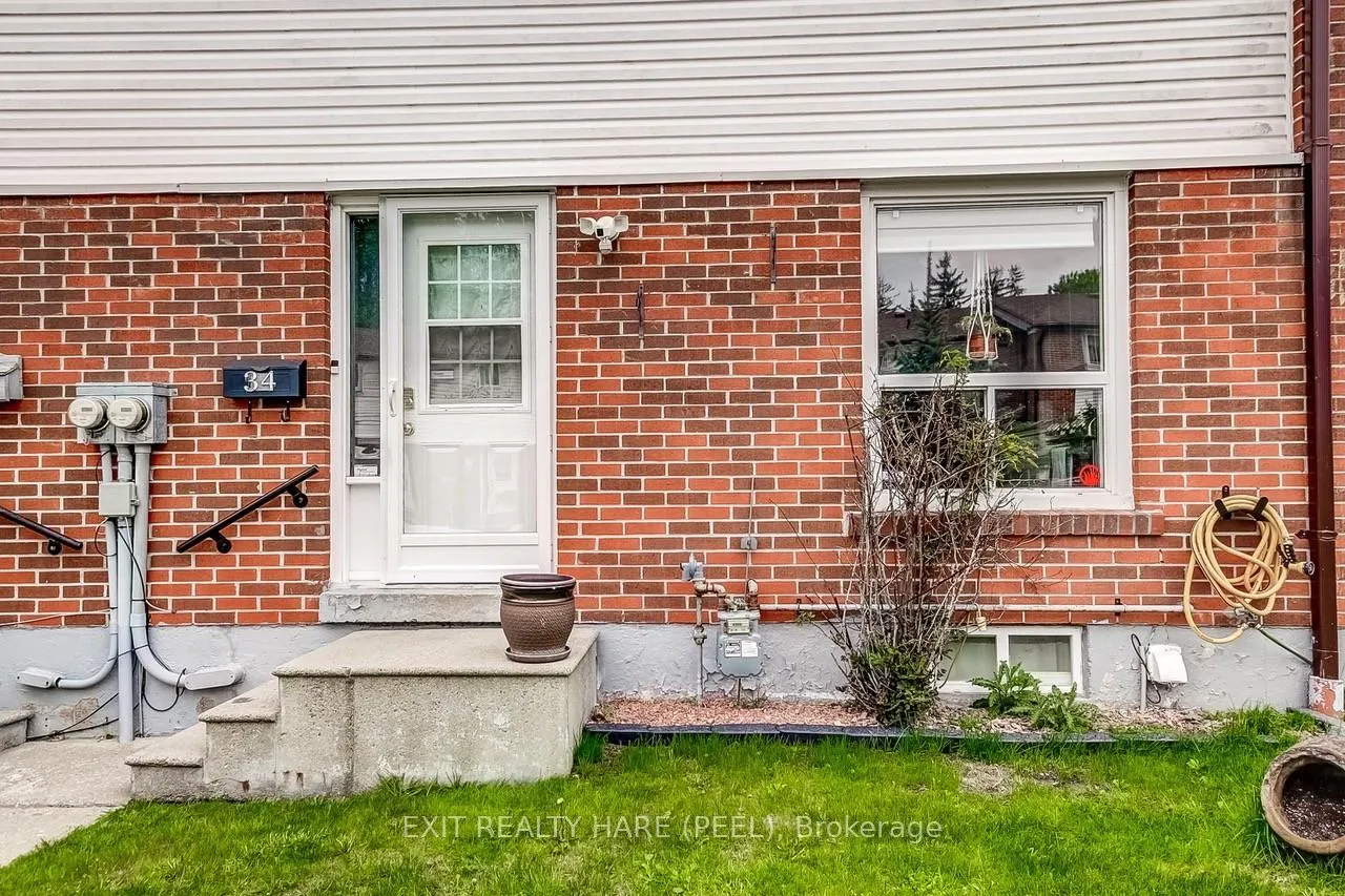 Photo 3 of 34 Kingham Road, Halton Hills, Acton — HOMEH