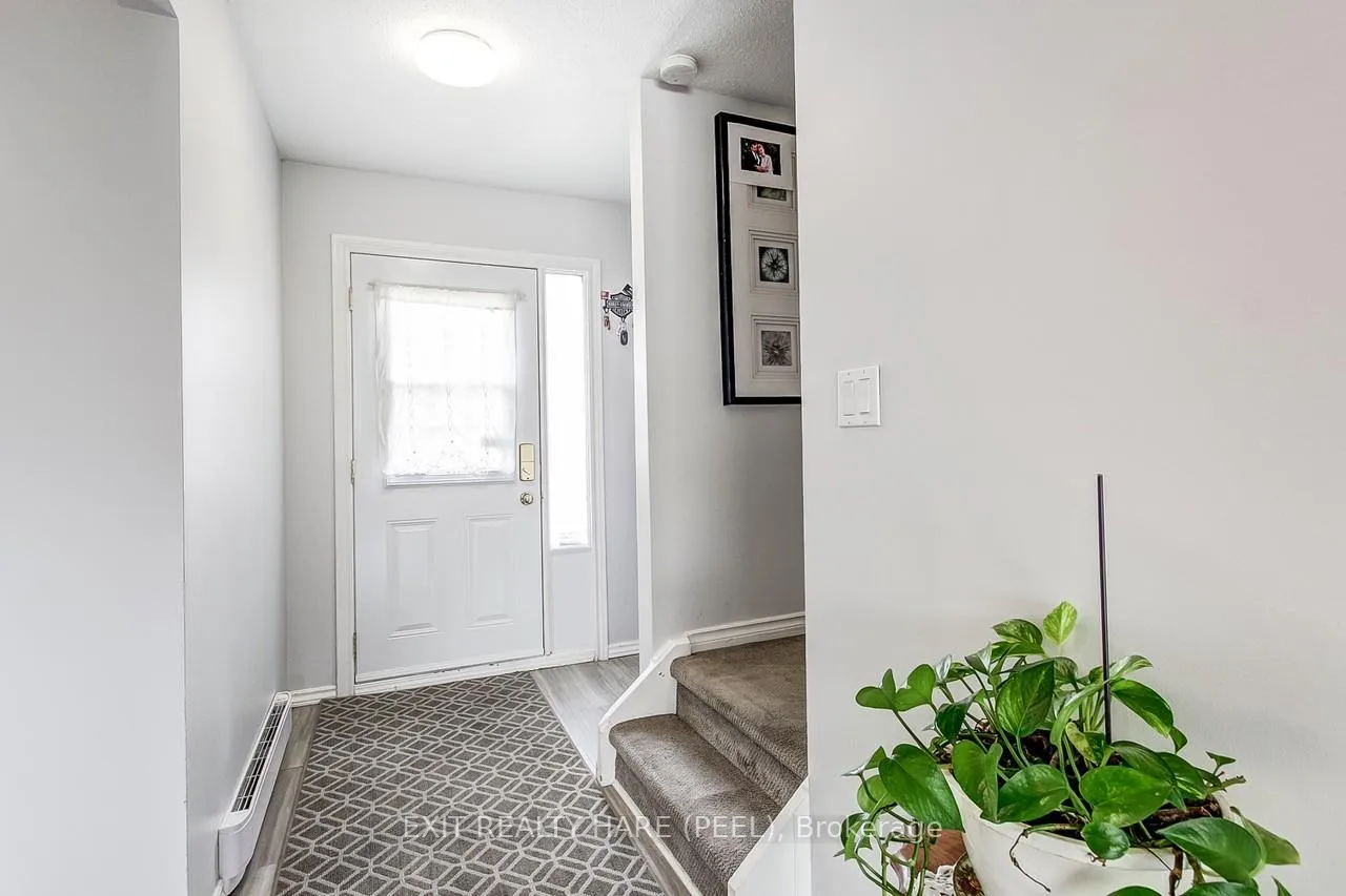 Photo 5 of 34 Kingham Road, Halton Hills, Acton — HOMEH