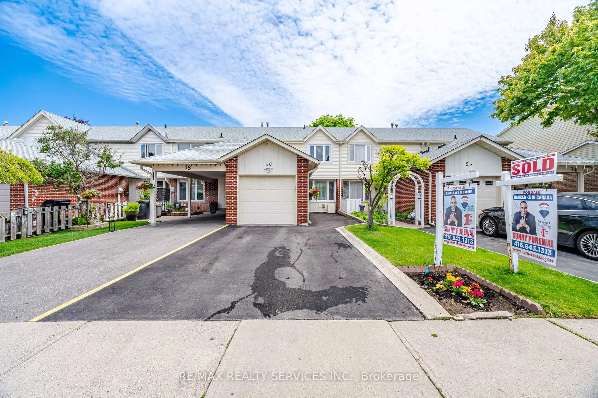 Photo 3 of 20 Rushmore Crescent, Brampton, Heart Lake East — HOMEH