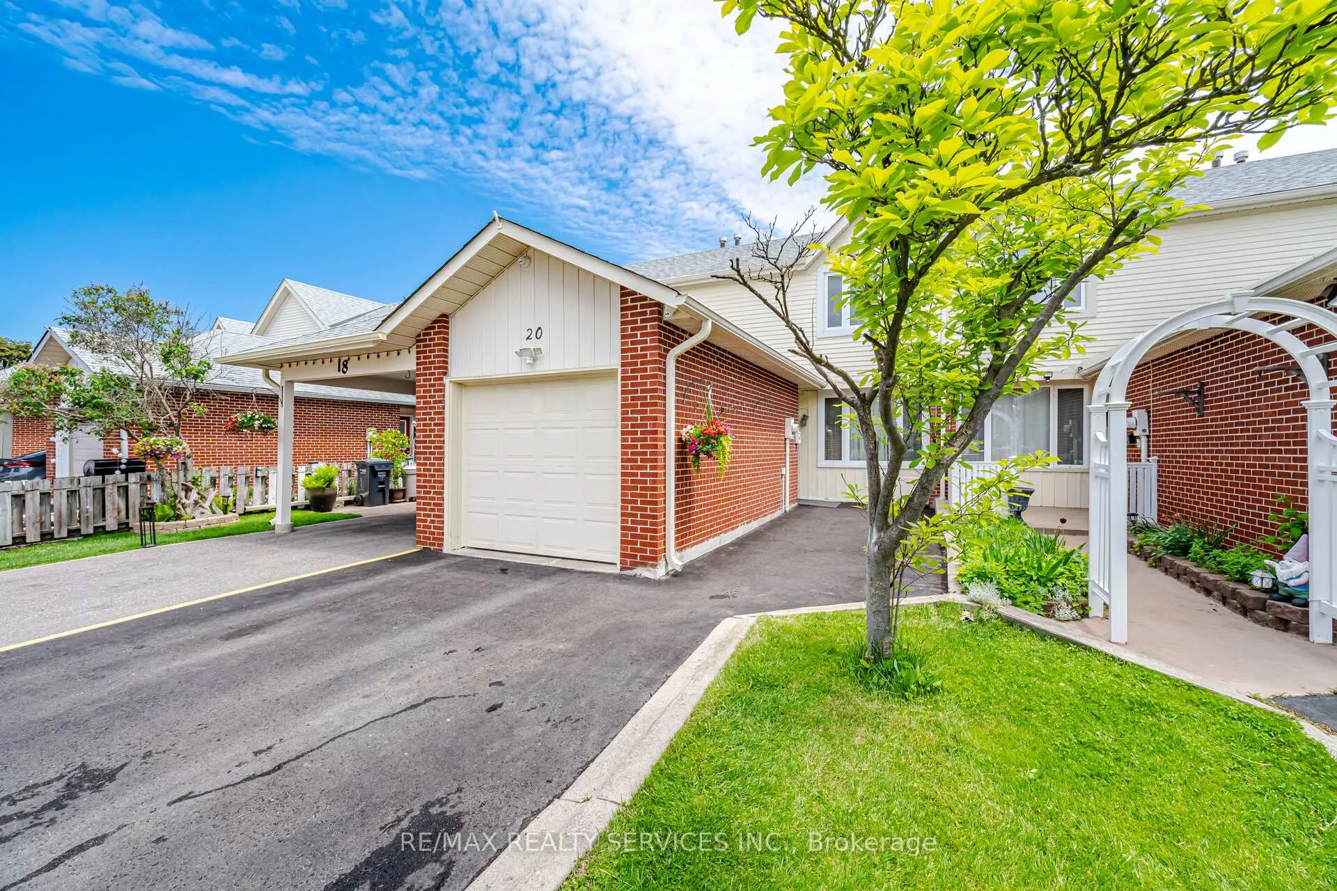 Photo 7 of 20 Rushmore Crescent, Brampton, Heart Lake East — HOMEH