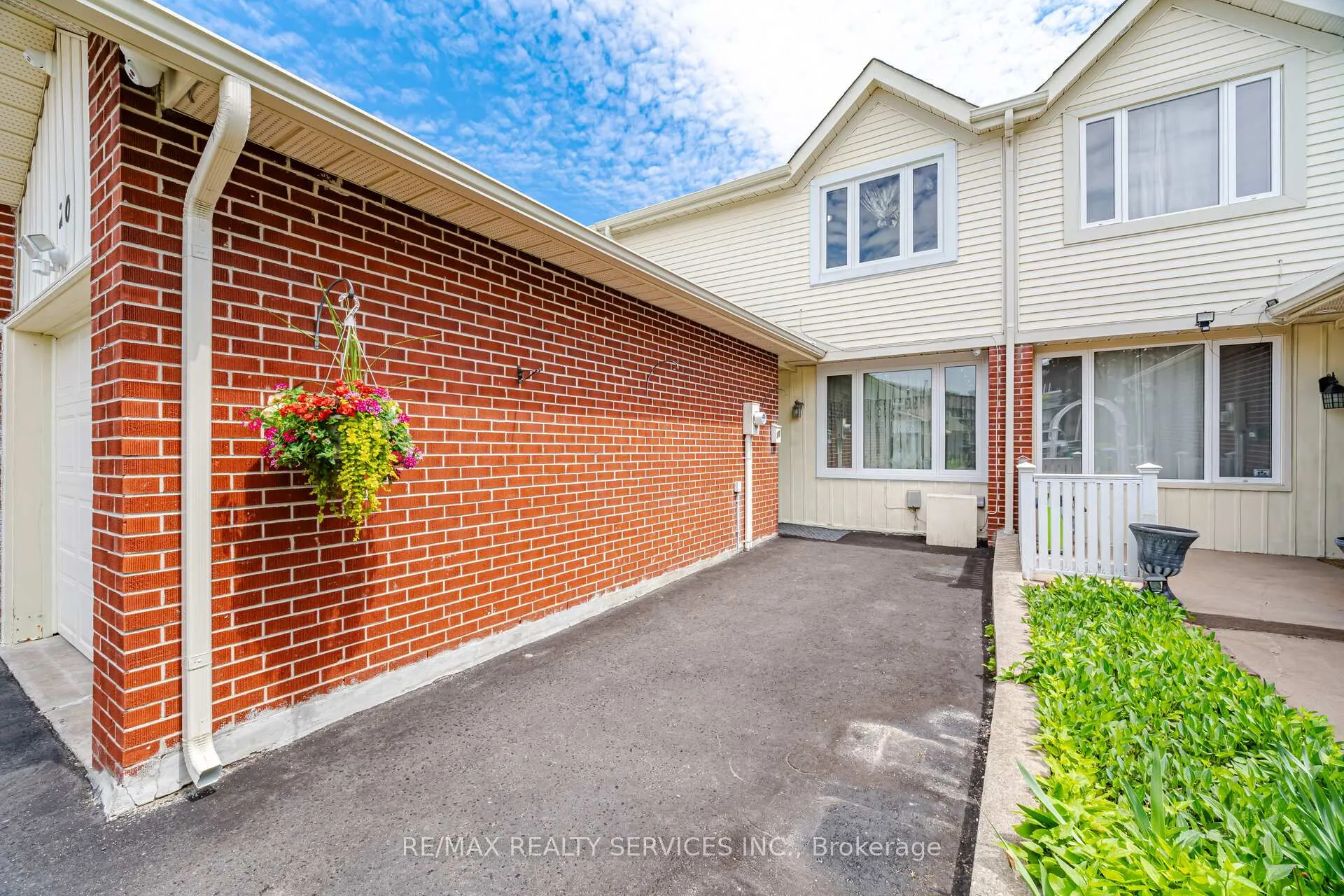 Photo 8 of 20 Rushmore Crescent, Brampton, Heart Lake East — HOMEH