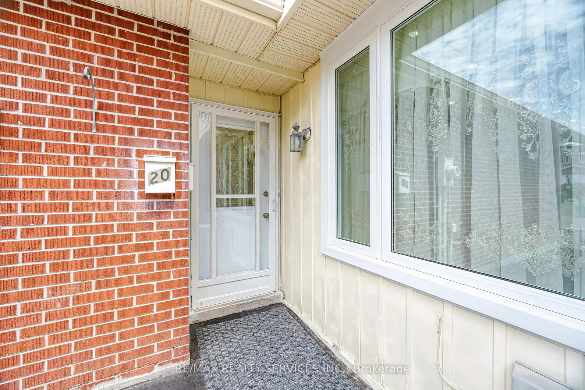 Photo 9 of 20 Rushmore Crescent, Brampton, Heart Lake East — HOMEH