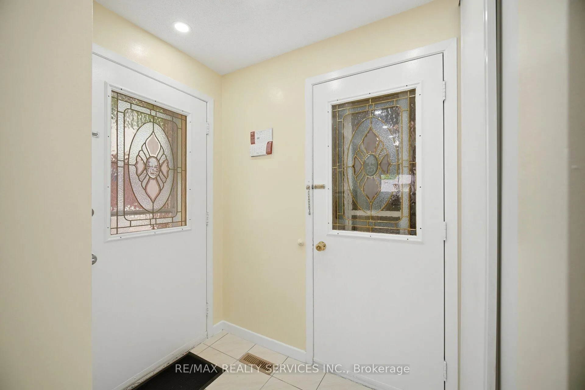 Photo 10 of 20 Rushmore Crescent, Brampton, Heart Lake East — HOMEH