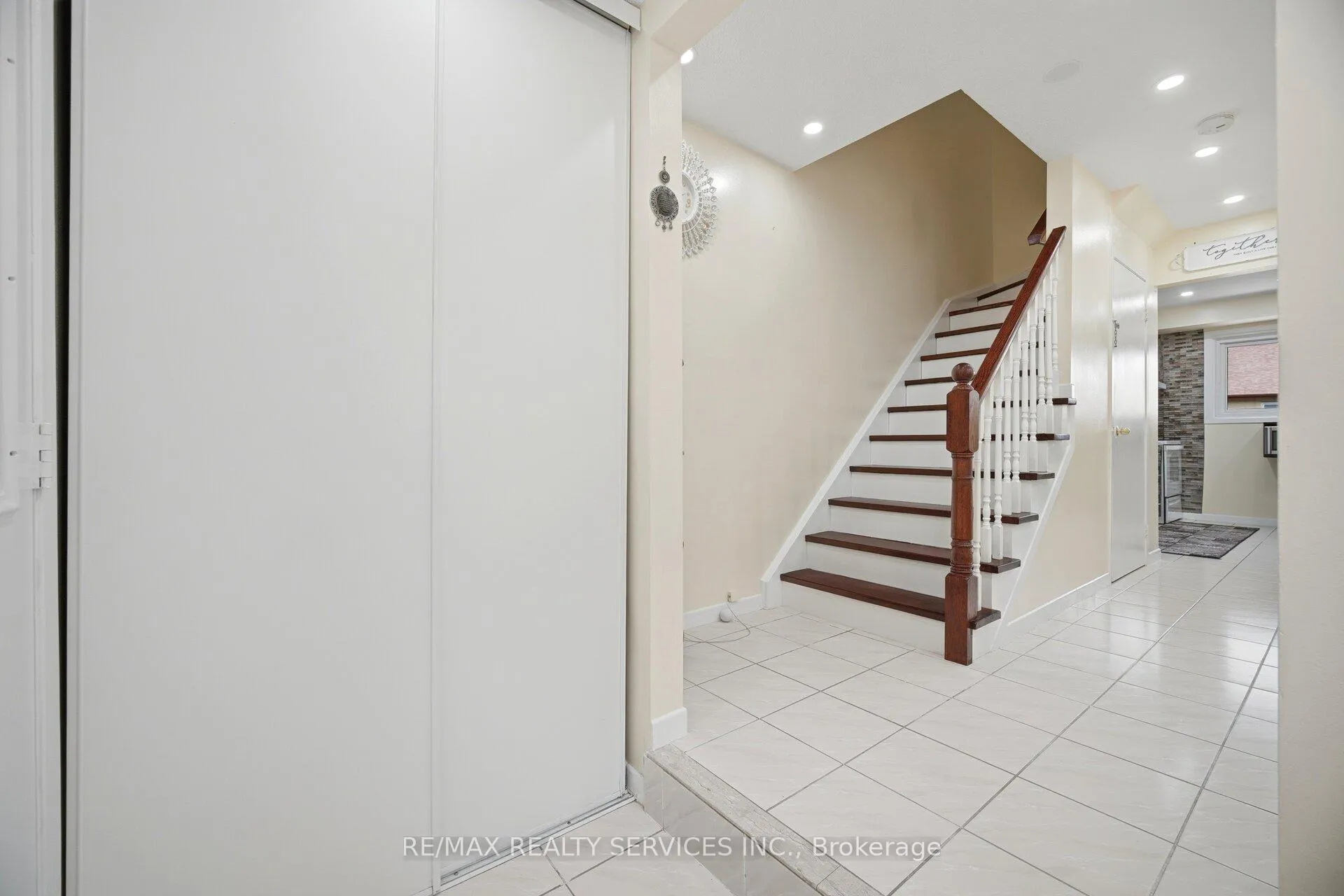 Photo 12 of 20 Rushmore Crescent, Brampton, Heart Lake East — HOMEH