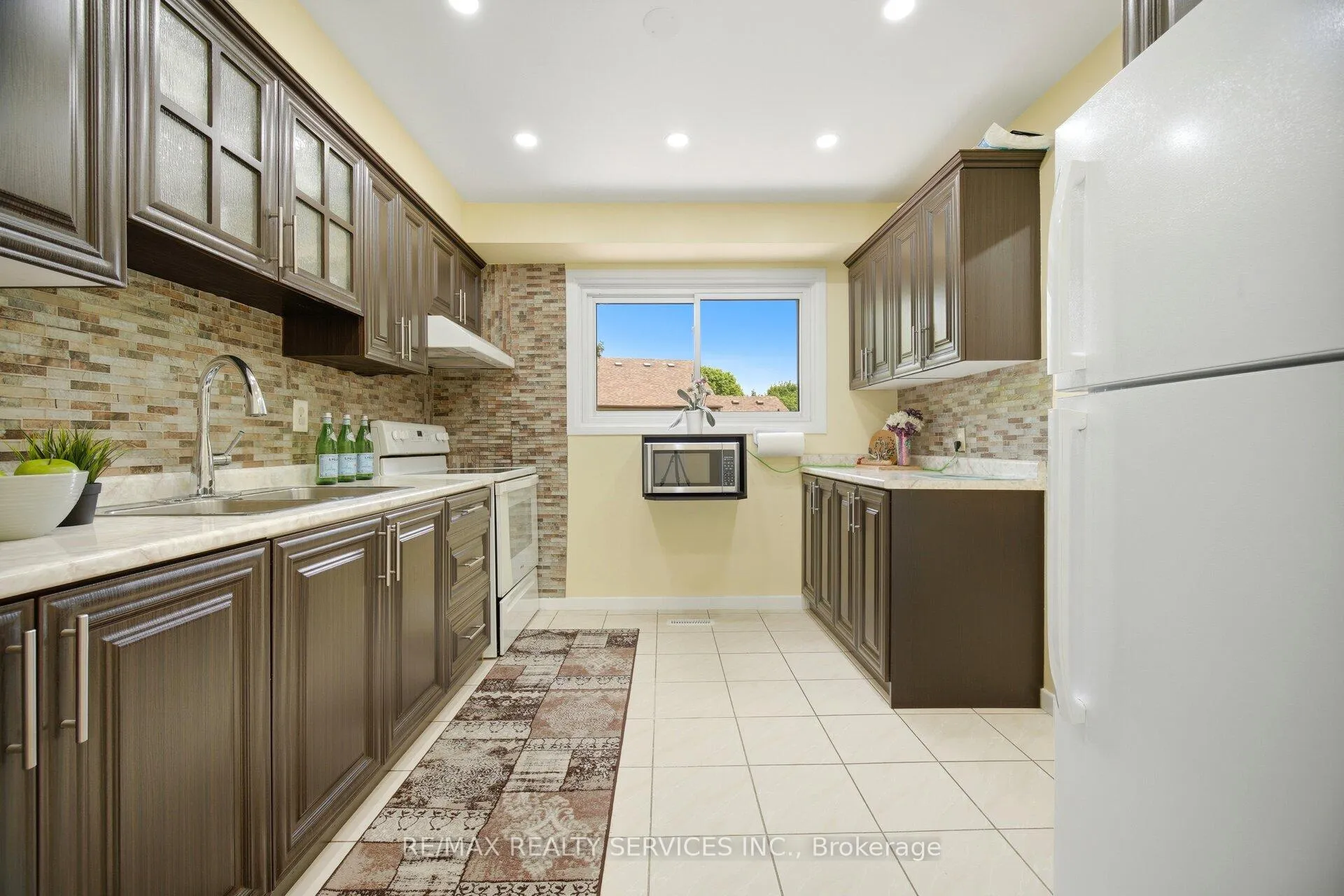 Photo 13 of 20 Rushmore Crescent, Brampton, Heart Lake East — HOMEH