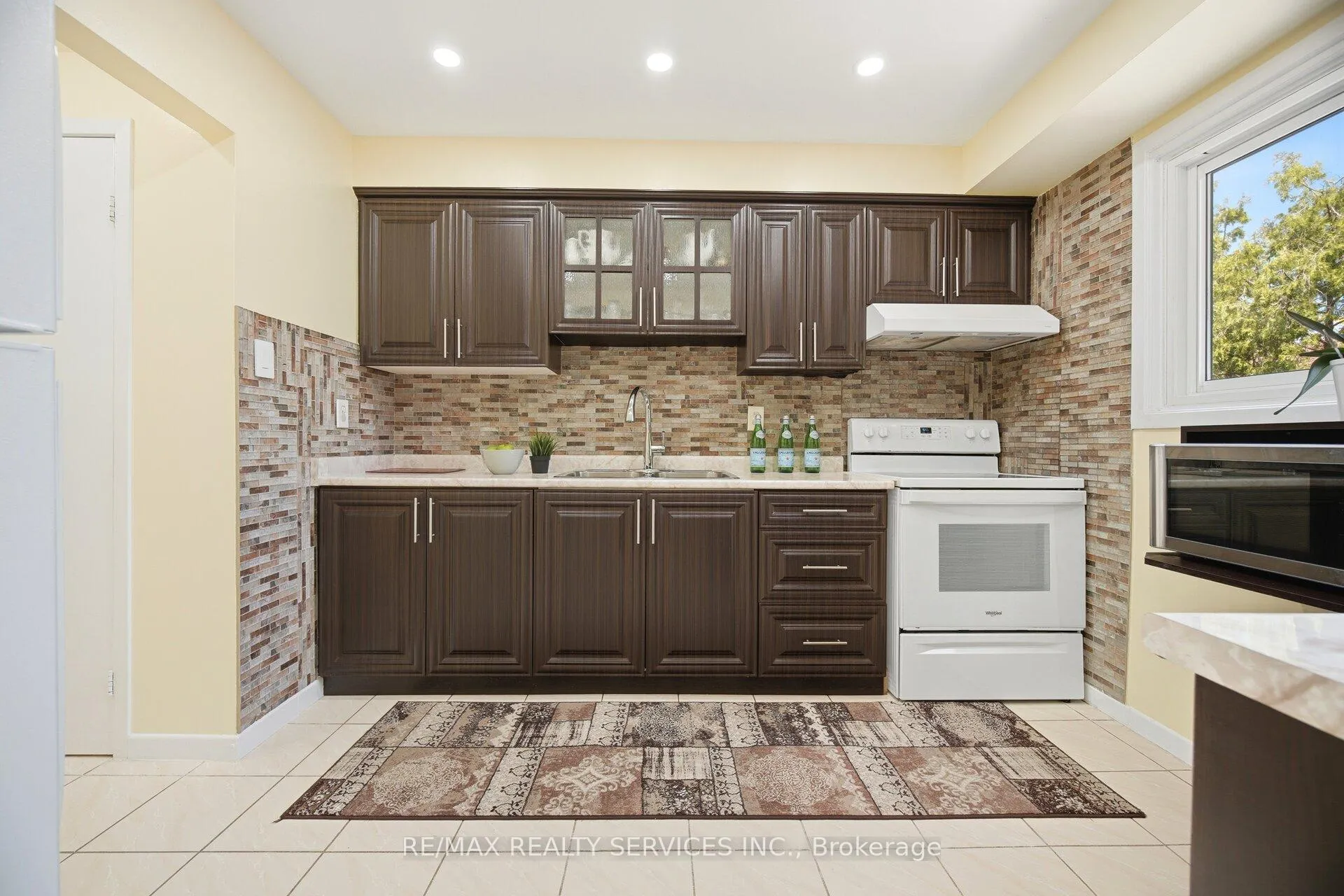 Photo 14 of 20 Rushmore Crescent, Brampton, Heart Lake East — HOMEH