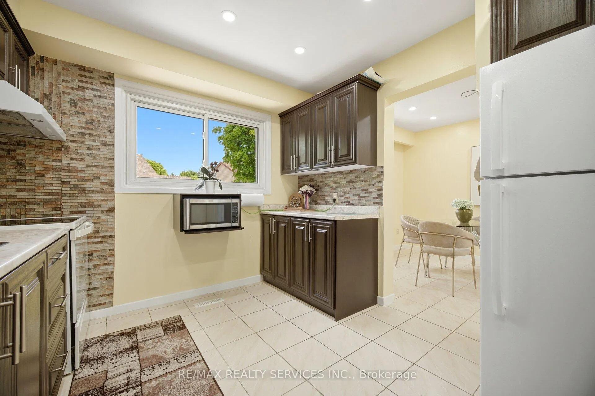 Photo 16 of 20 Rushmore Crescent, Brampton, Heart Lake East — HOMEH
