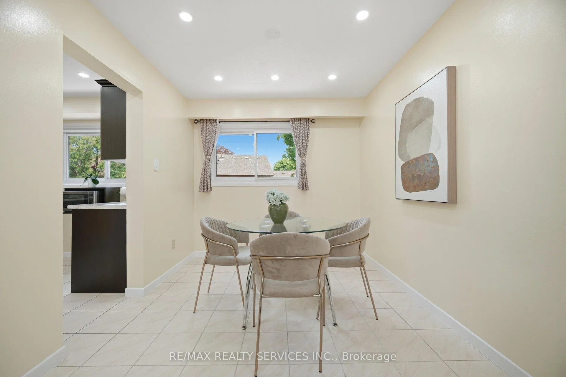 Photo 17 of 20 Rushmore Crescent, Brampton, Heart Lake East — HOMEH