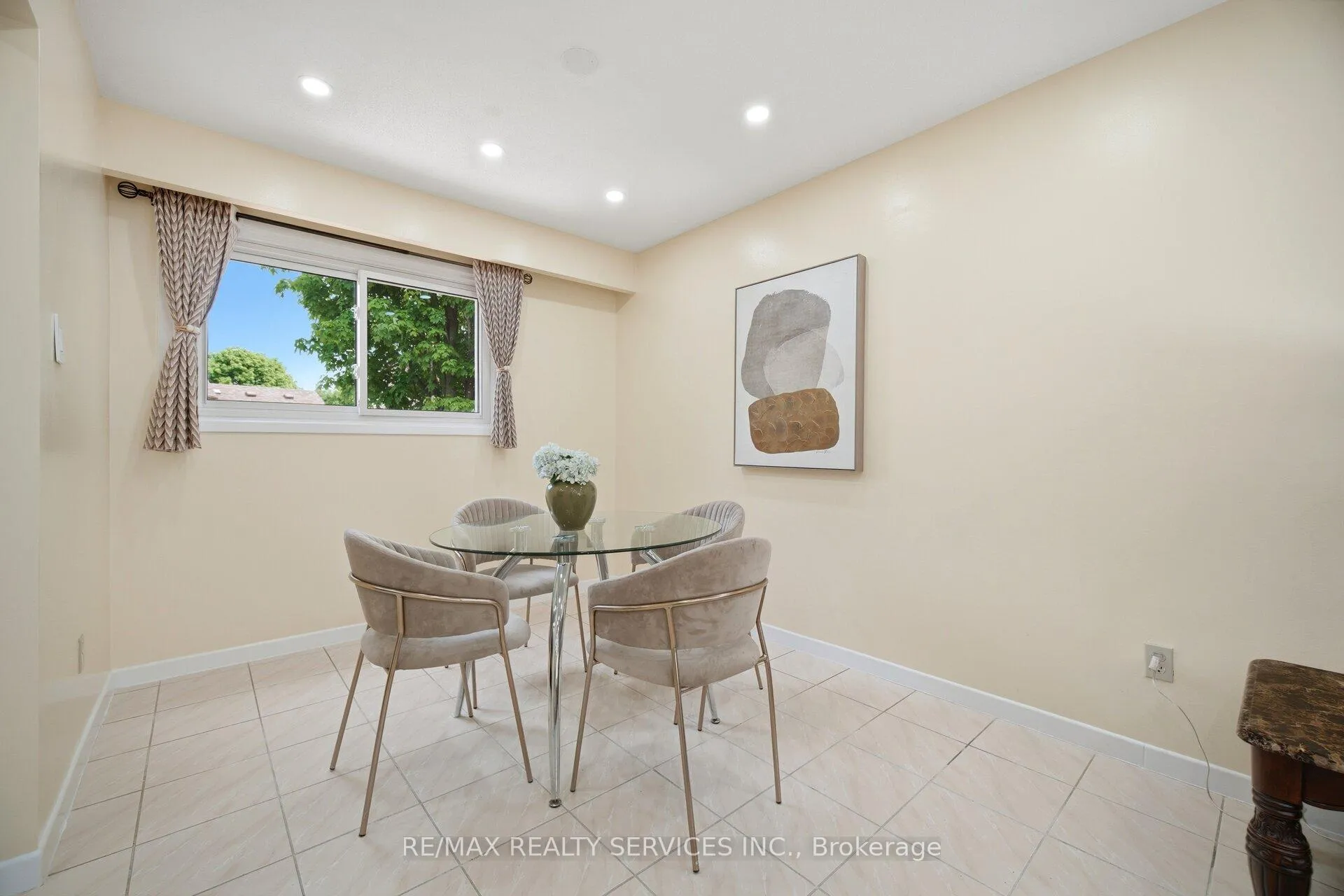 Photo 18 of 20 Rushmore Crescent, Brampton, Heart Lake East — HOMEH