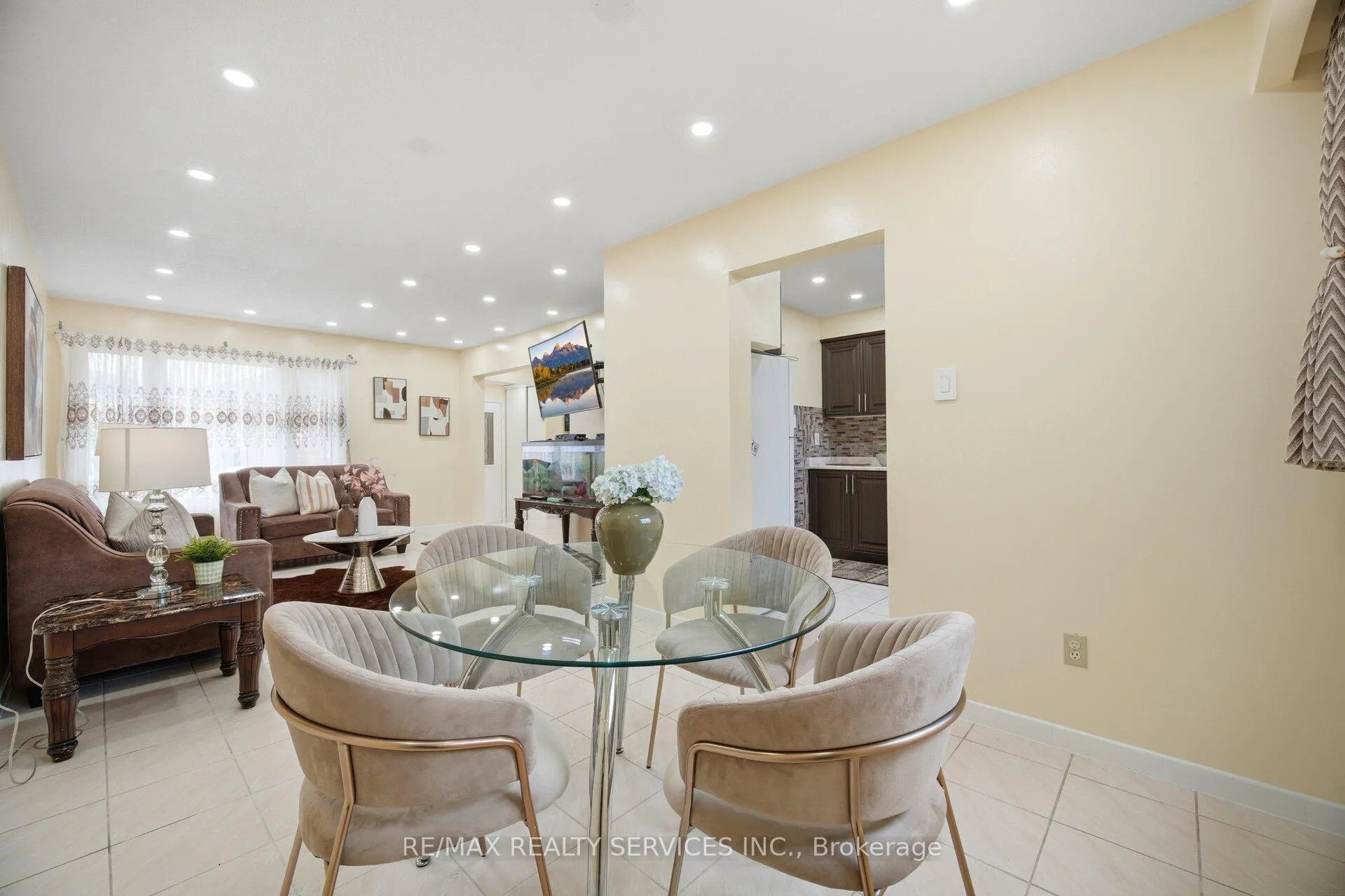 Photo 19 of 20 Rushmore Crescent, Brampton, Heart Lake East — HOMEH