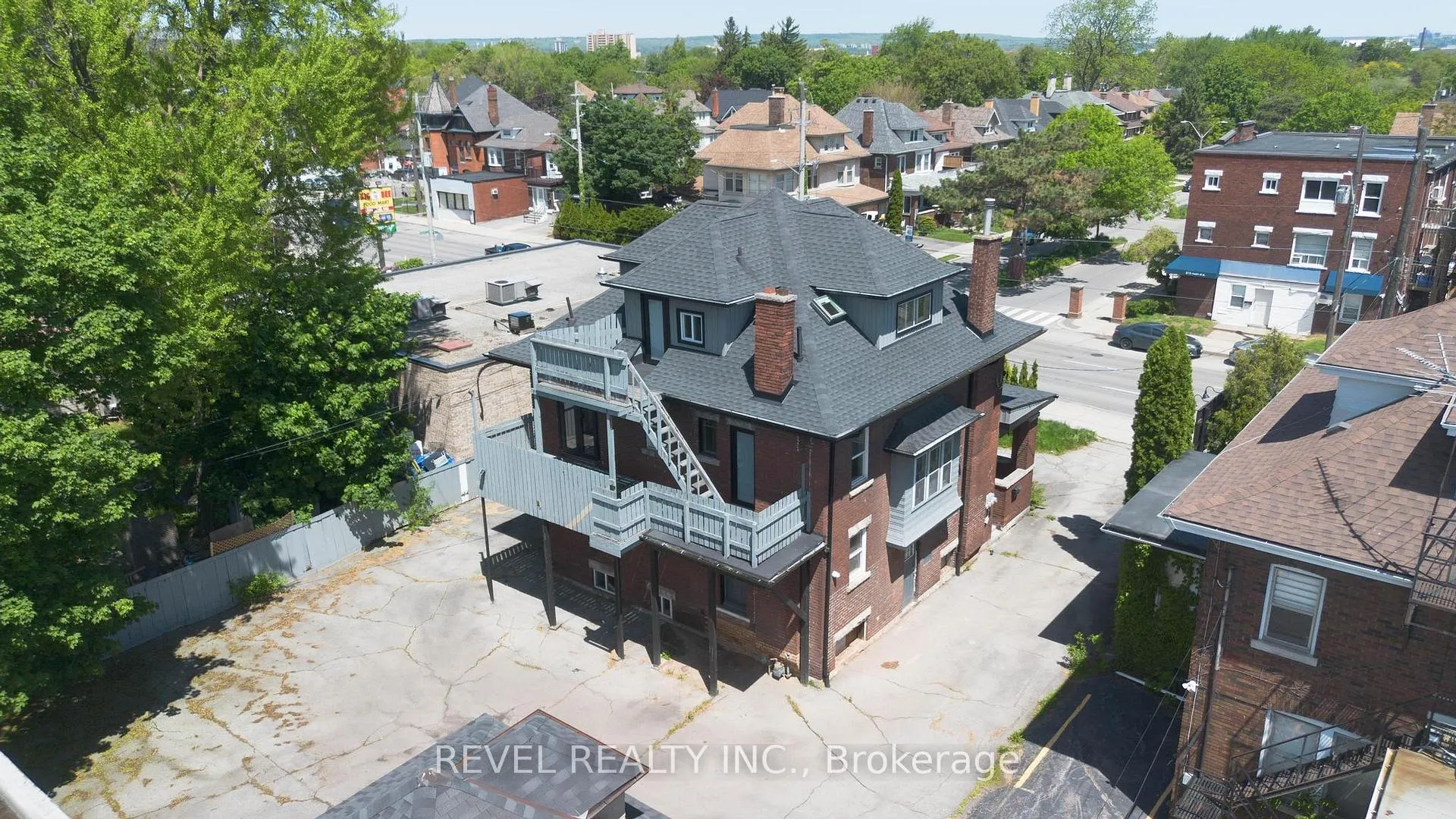 Photo 2 of 822 Main Street E, Hamilton, Blakeley — HOMEH