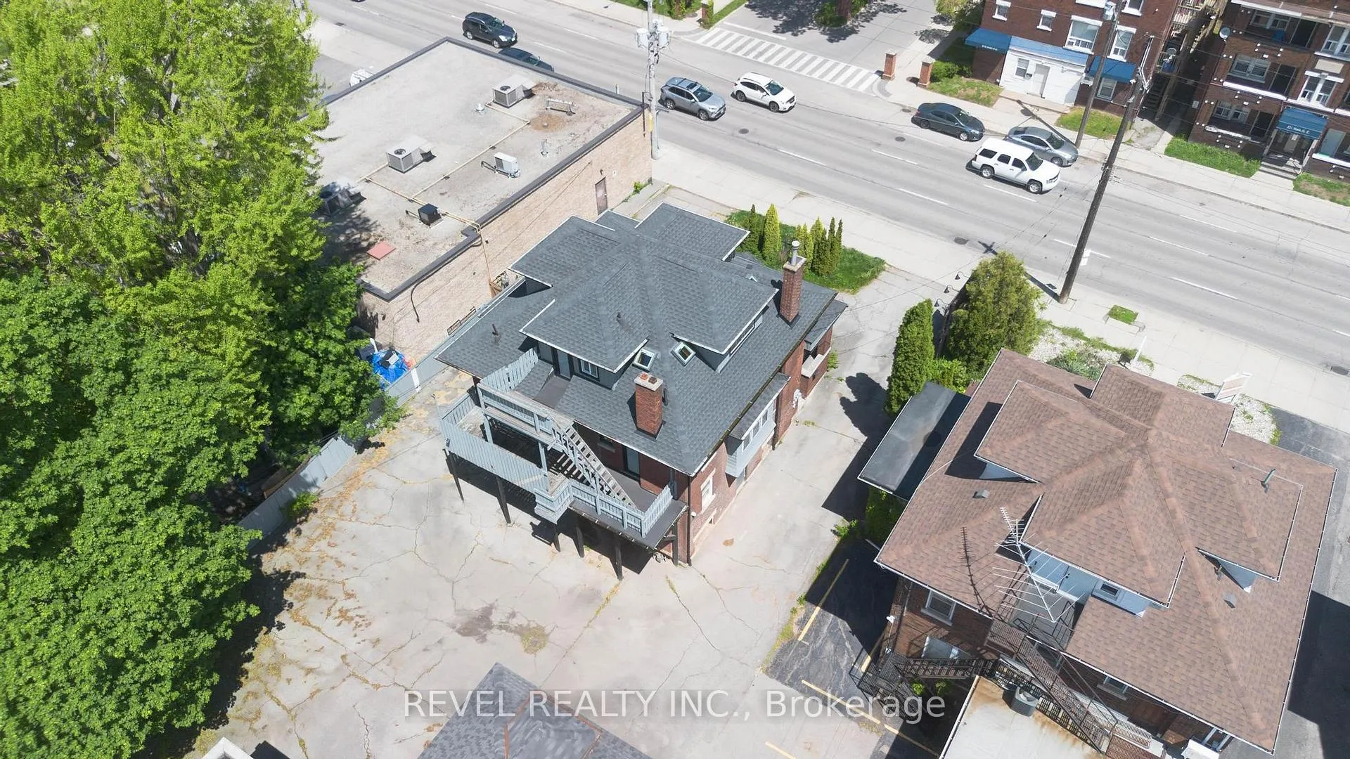 Photo 3 of 822 Main Street E, Hamilton, Blakeley — HOMEH
