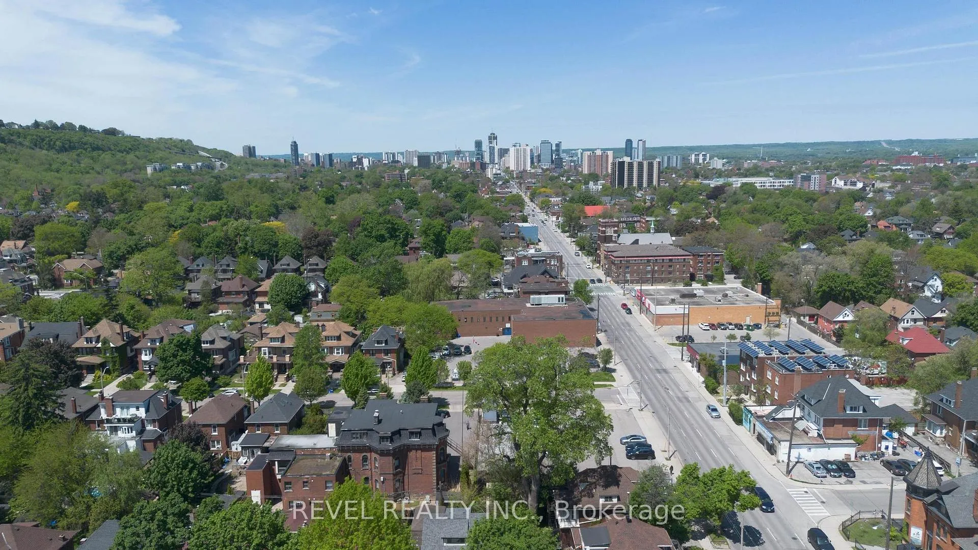Photo 5 of 822 Main Street E, Hamilton, Blakeley — HOMEH