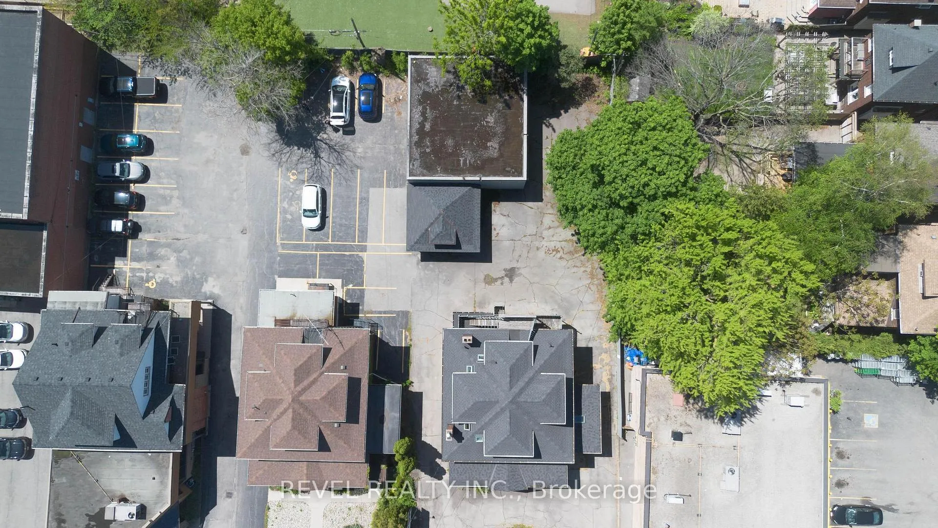 Photo 6 of 822 Main Street E, Hamilton, Blakeley — HOMEH