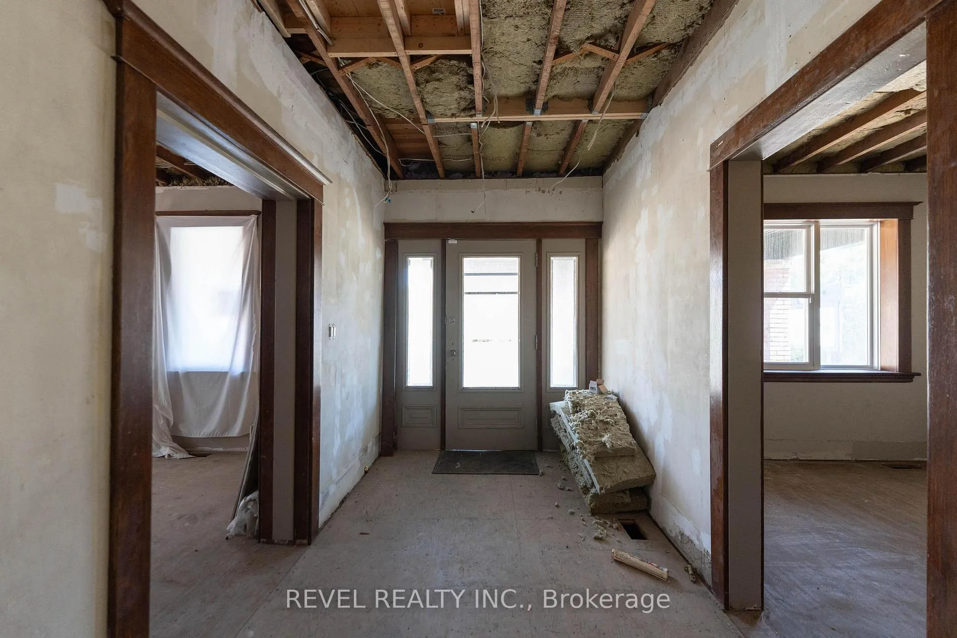 Photo 9 of 822 Main Street E, Hamilton, Blakeley — HOMEH