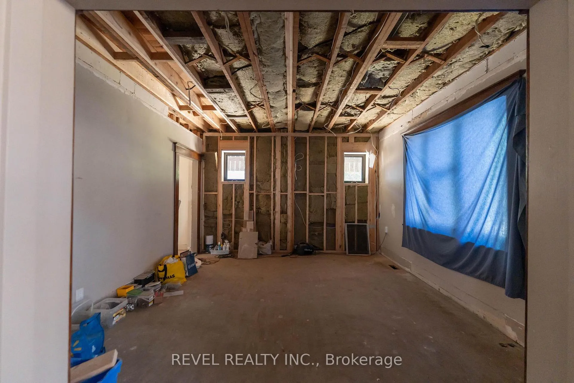 Photo 11 of 822 Main Street E, Hamilton, Blakeley — HOMEH