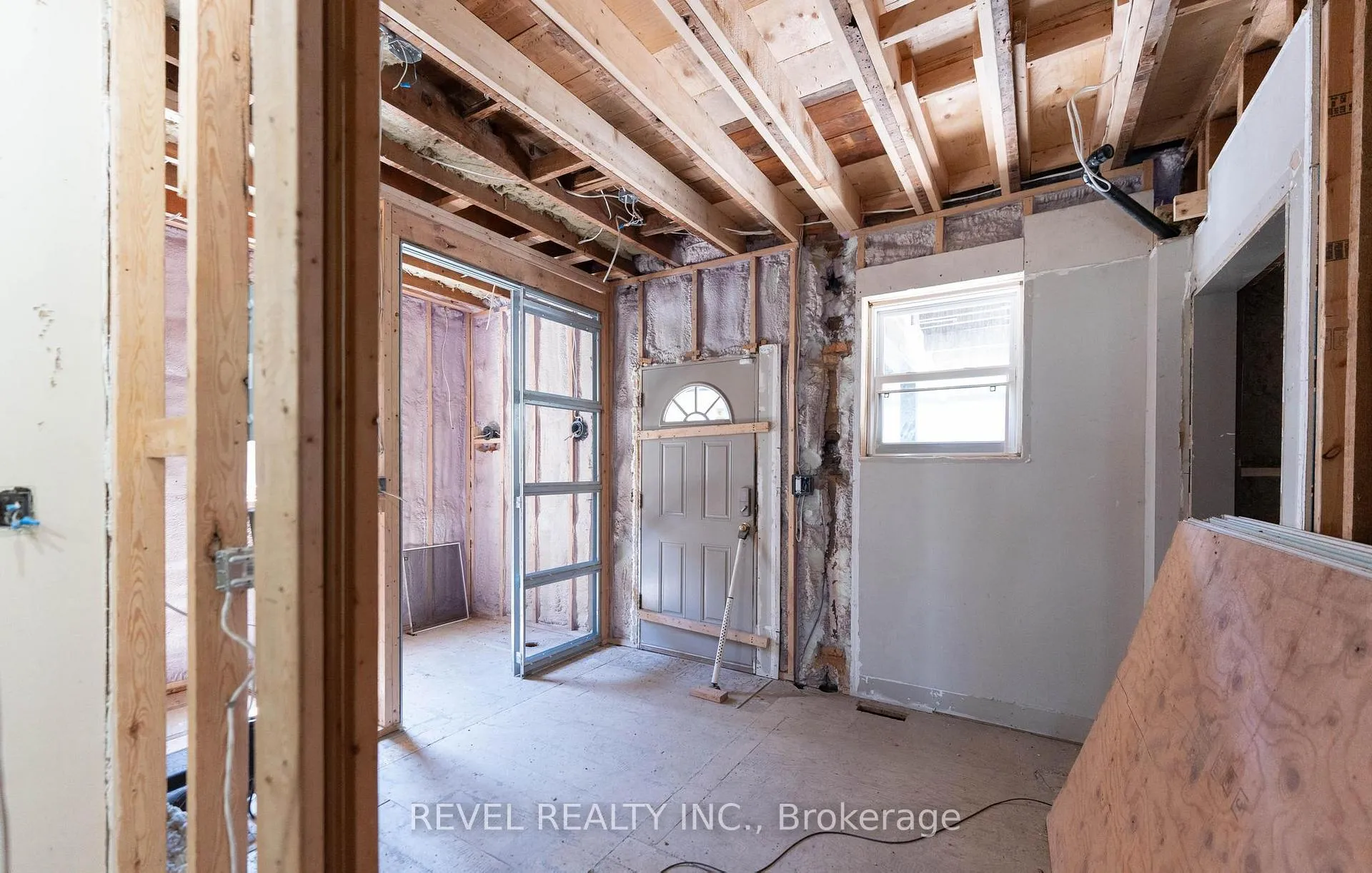 Photo 14 of 822 Main Street E, Hamilton, Blakeley — HOMEH