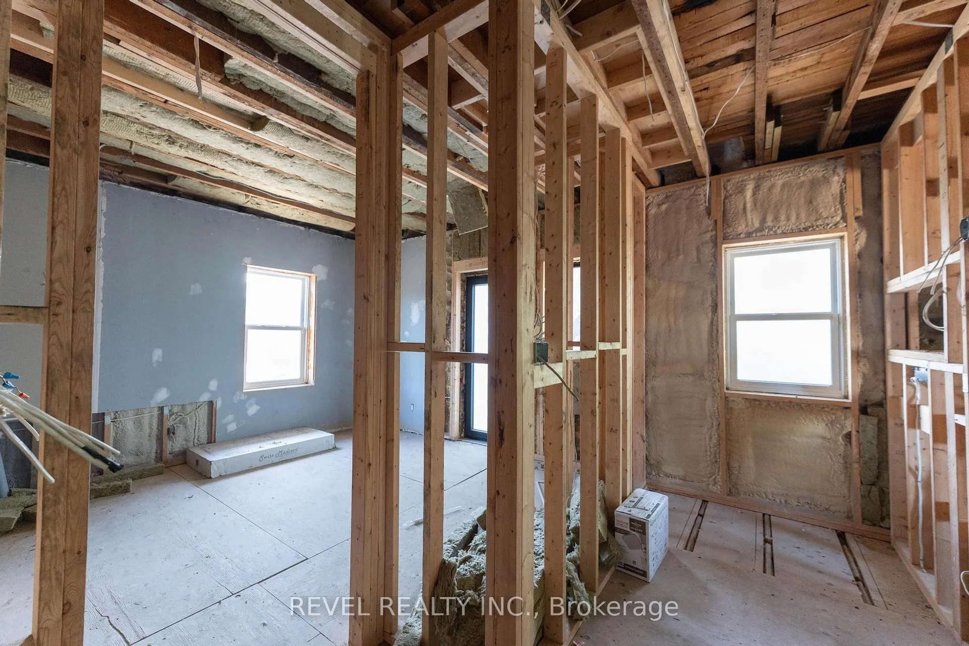 Photo 17 of 822 Main Street E, Hamilton, Blakeley — HOMEH