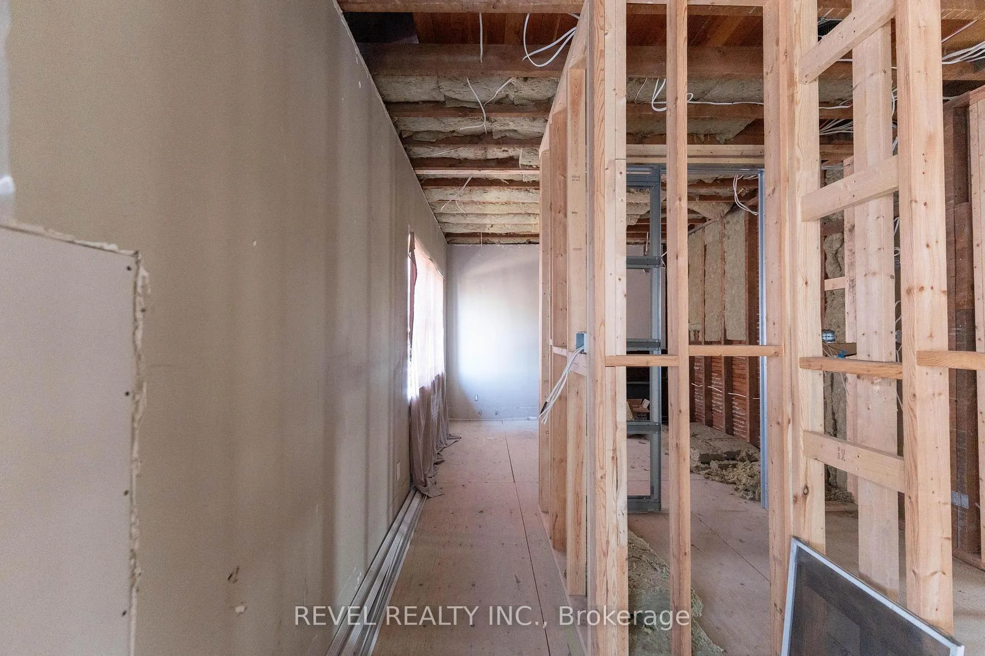 Photo 19 of 822 Main Street E, Hamilton, Blakeley — HOMEH