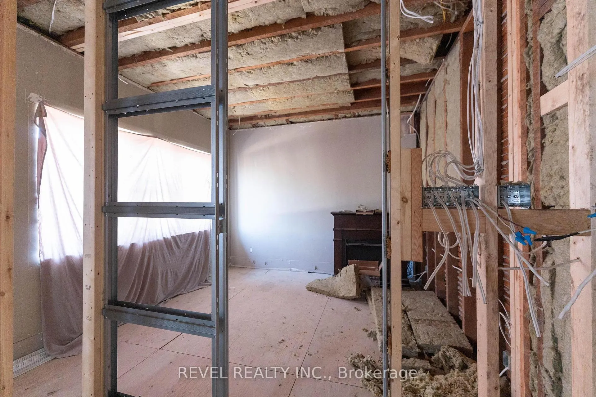Photo 22 of 822 Main Street E, Hamilton, Blakeley — HOMEH