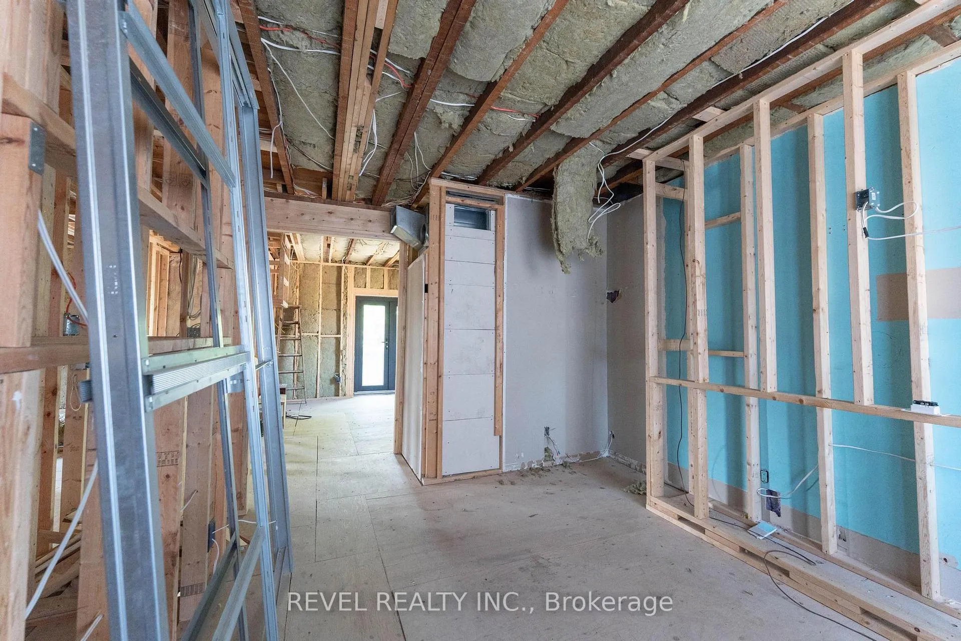 Photo 23 of 822 Main Street E, Hamilton, Blakeley — HOMEH