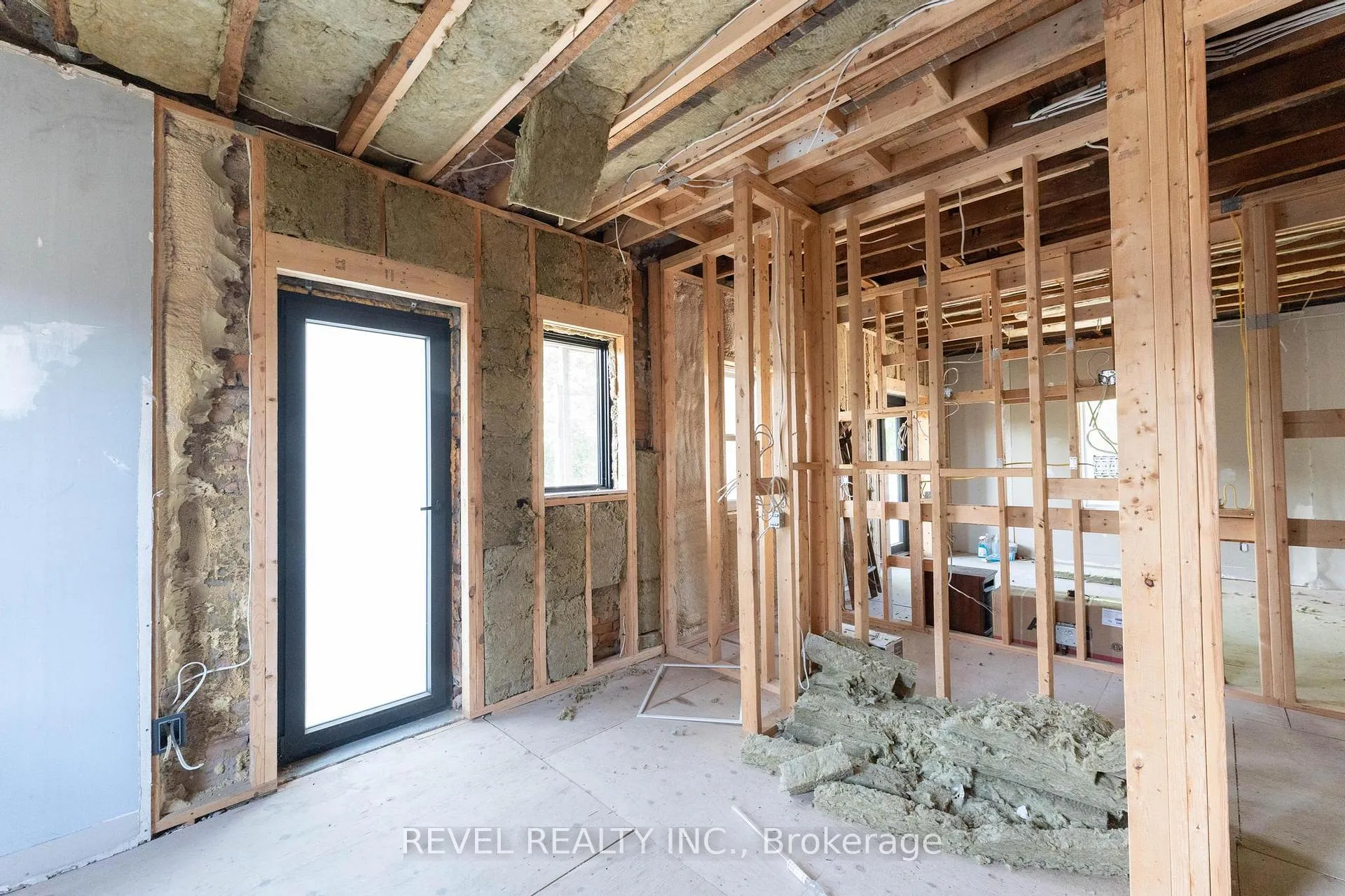 Photo 27 of 822 Main Street E, Hamilton, Blakeley — HOMEH