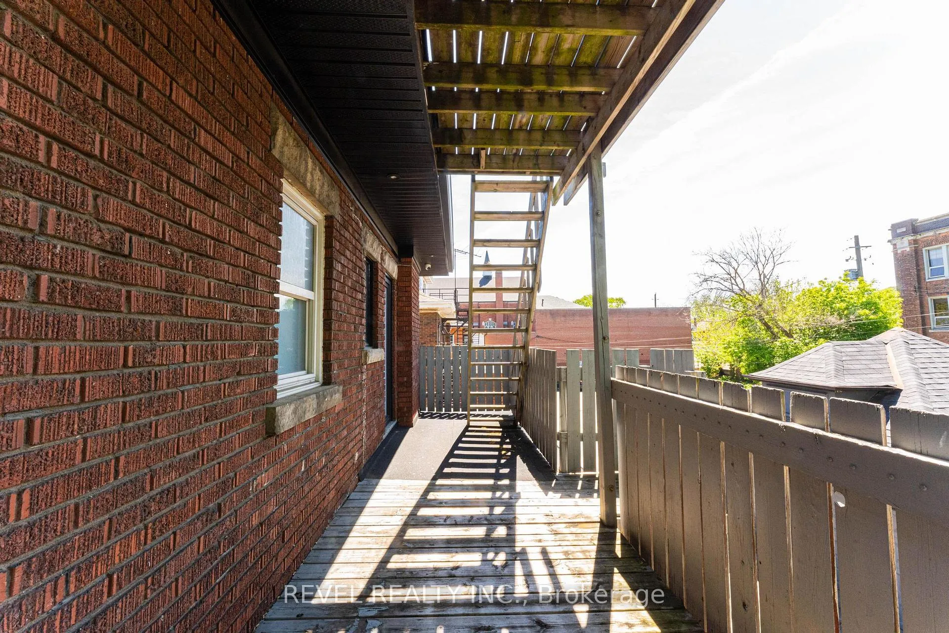 Photo 28 of 822 Main Street E, Hamilton, Blakeley — HOMEH