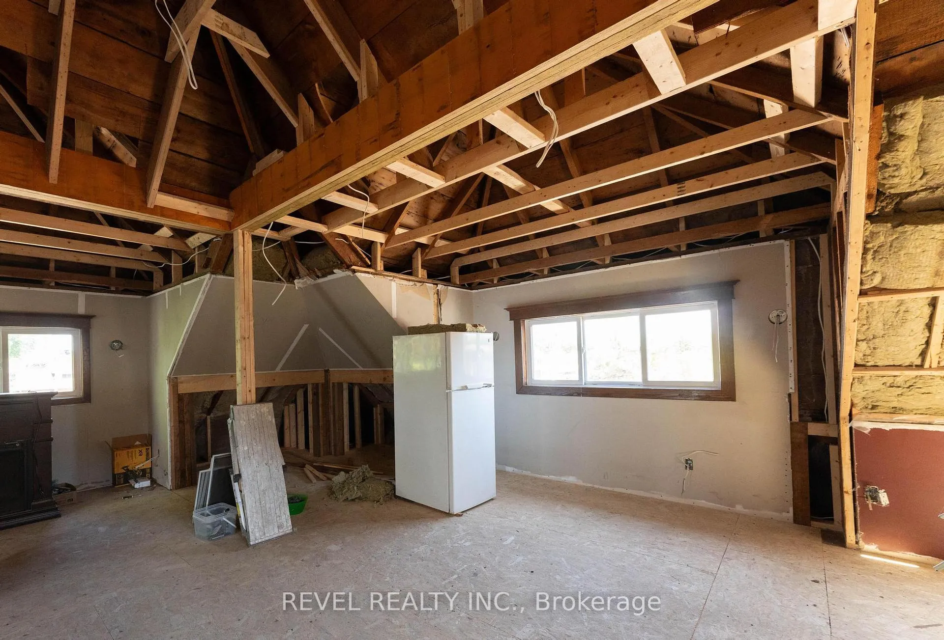 Photo 31 of 822 Main Street E, Hamilton, Blakeley — HOMEH