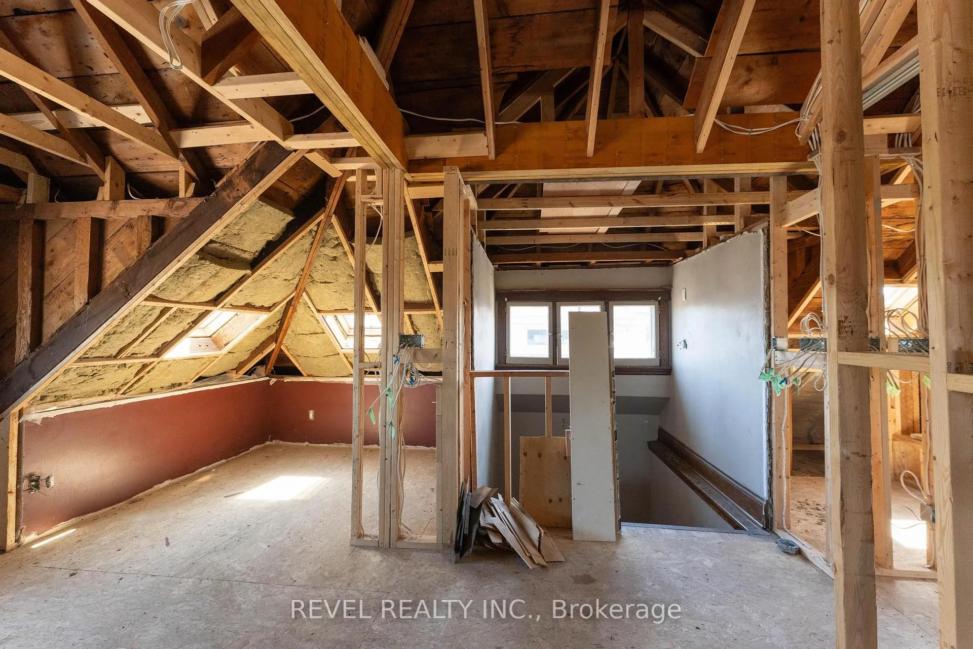Photo 32 of 822 Main Street E, Hamilton, Blakeley — HOMEH