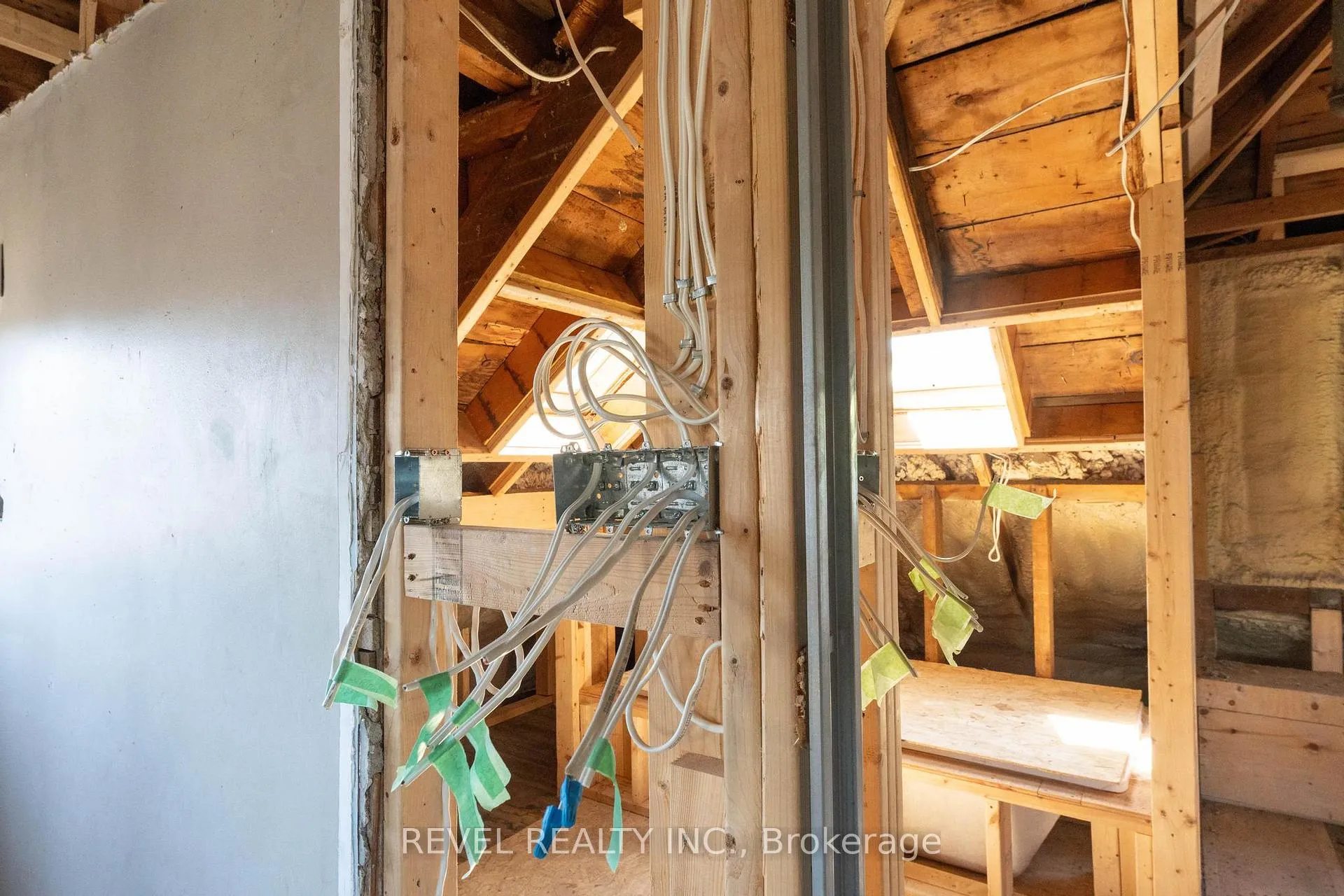 Photo 33 of 822 Main Street E, Hamilton, Blakeley — HOMEH