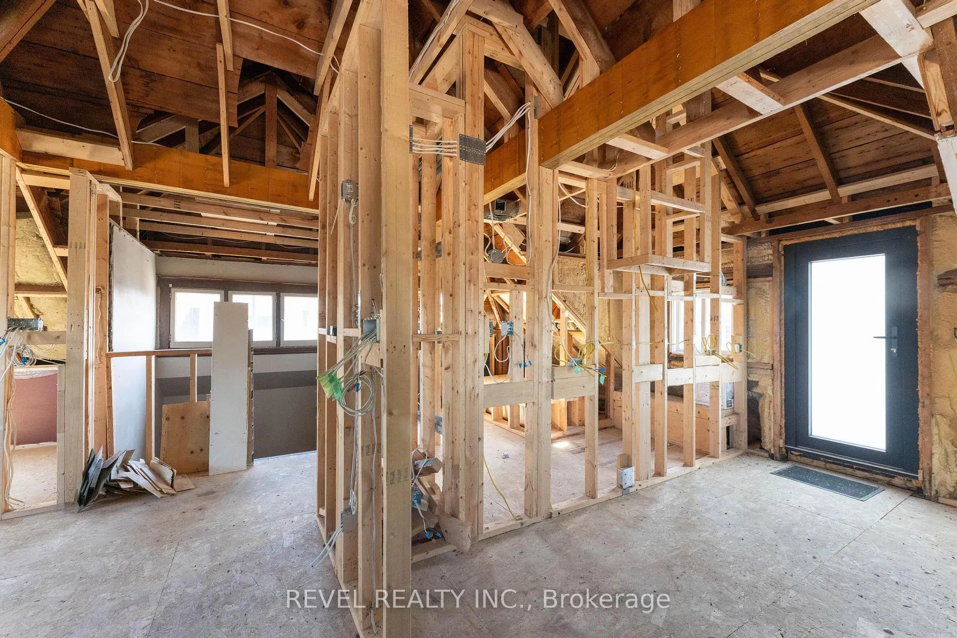 Photo 35 of 822 Main Street E, Hamilton, Blakeley — HOMEH