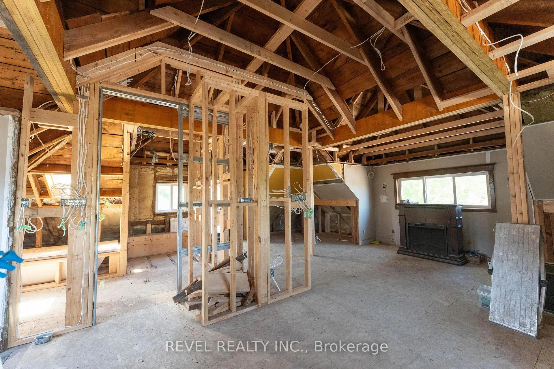 Photo 37 of 822 Main Street E, Hamilton, Blakeley — HOMEH