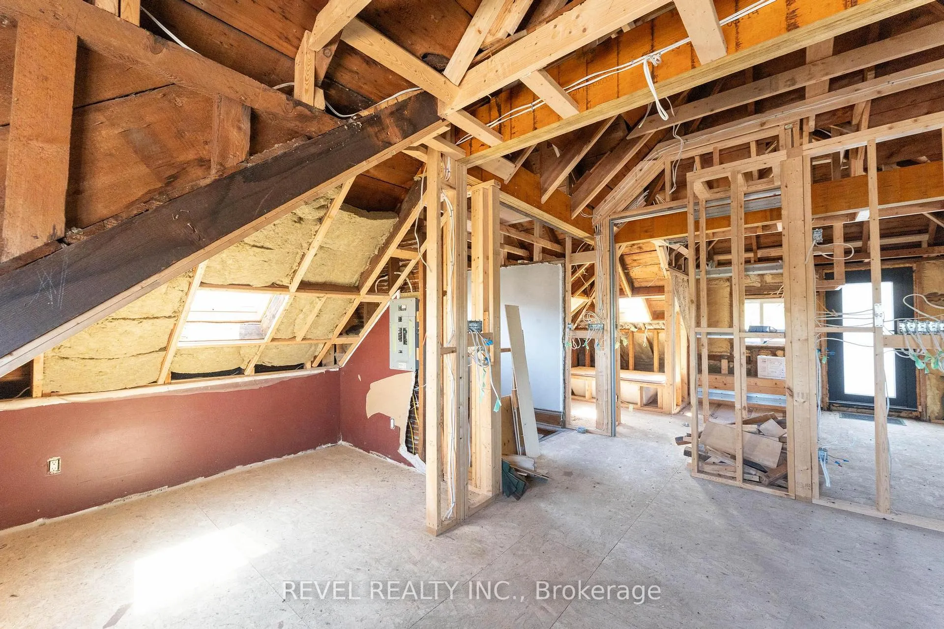 Photo 38 of 822 Main Street E, Hamilton, Blakeley — HOMEH