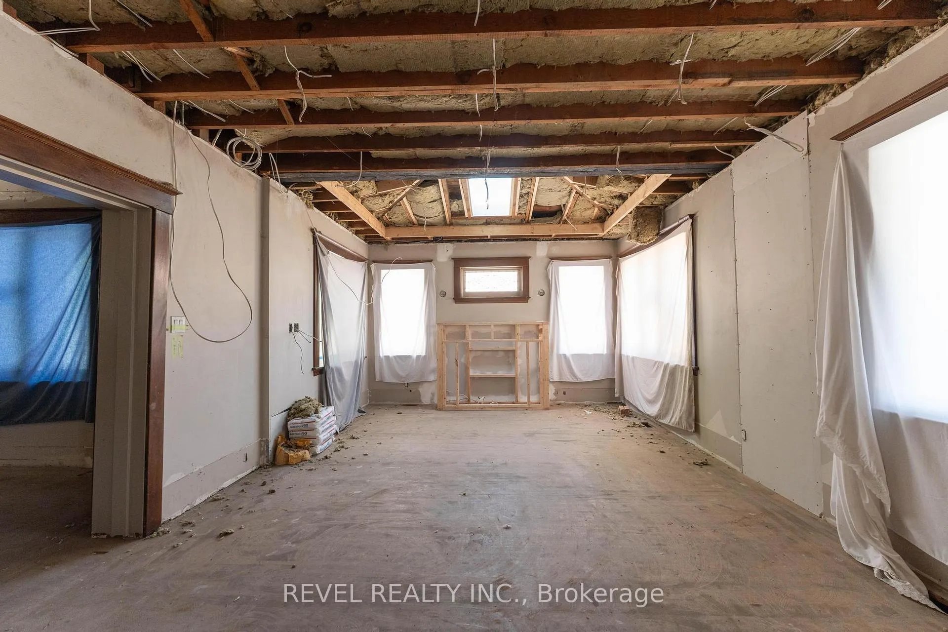 Photo 39 of 822 Main Street E, Hamilton, Blakeley — HOMEH
