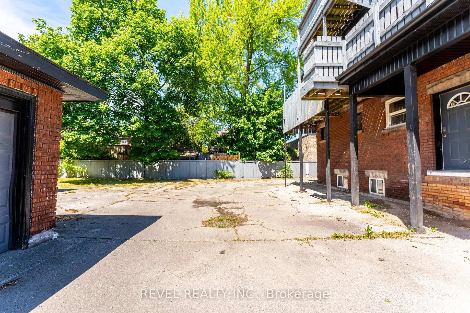 Photo 43 of 822 Main Street E, Hamilton, Blakeley — HOMEH