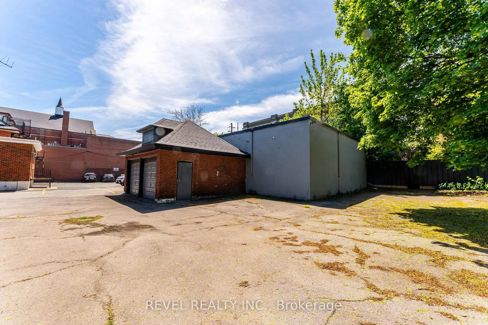 Photo 46 of 822 Main Street E, Hamilton, Blakeley — HOMEH